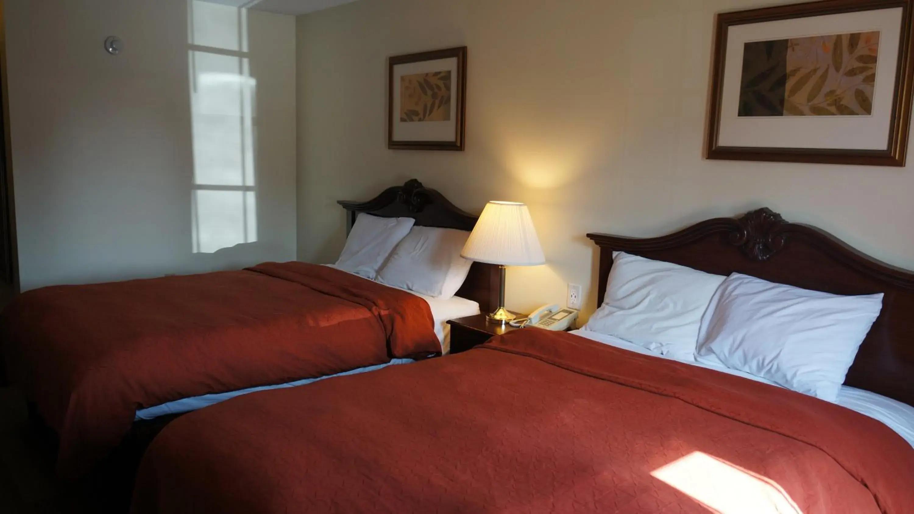 Deluxe Queen Room with Two Queen Beds in Scotland Neck Inn Deluxe Queen Room with Two Queen Beds in Scotland Neck Inn