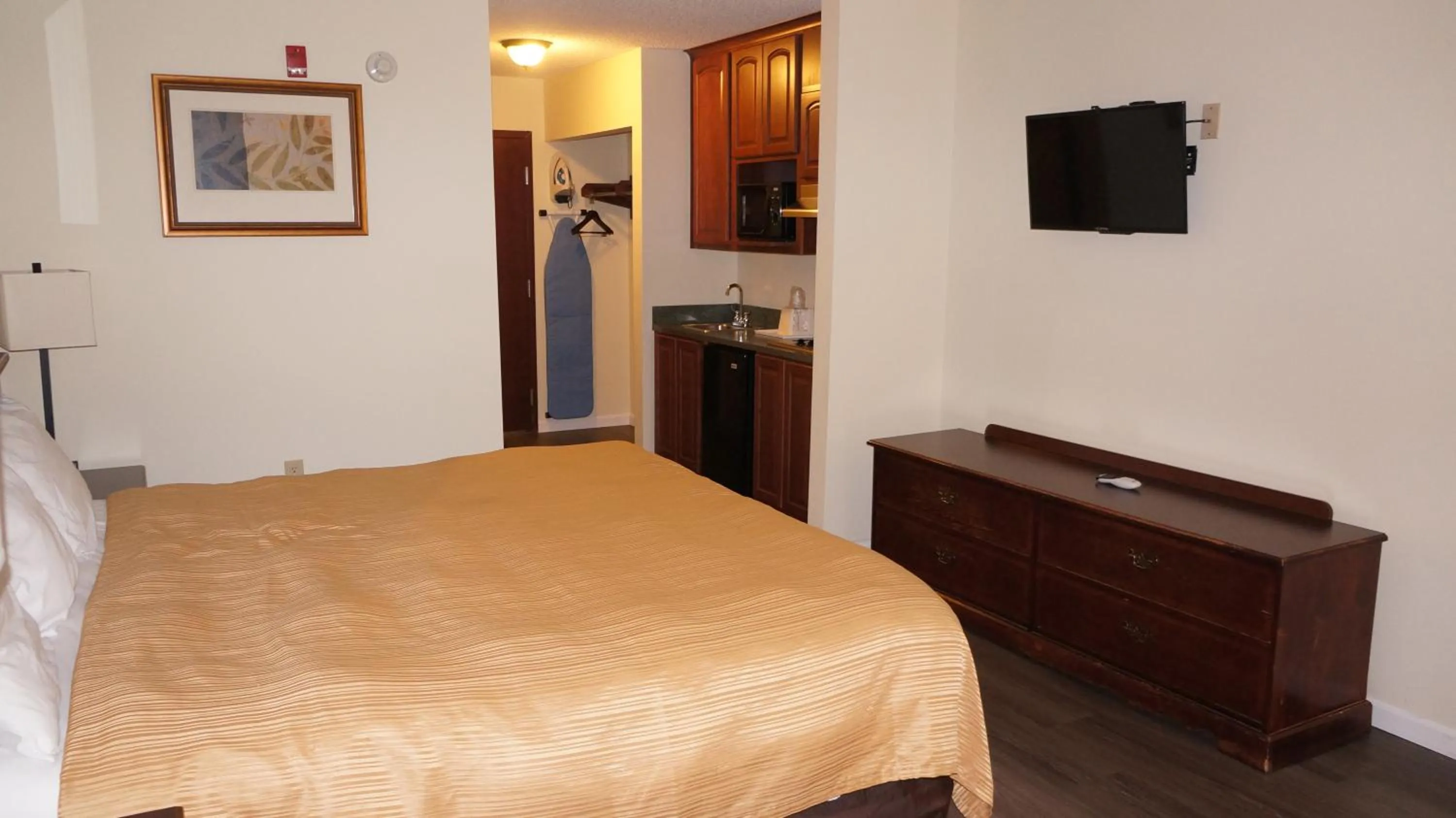 Bed in Scotland Neck Inn