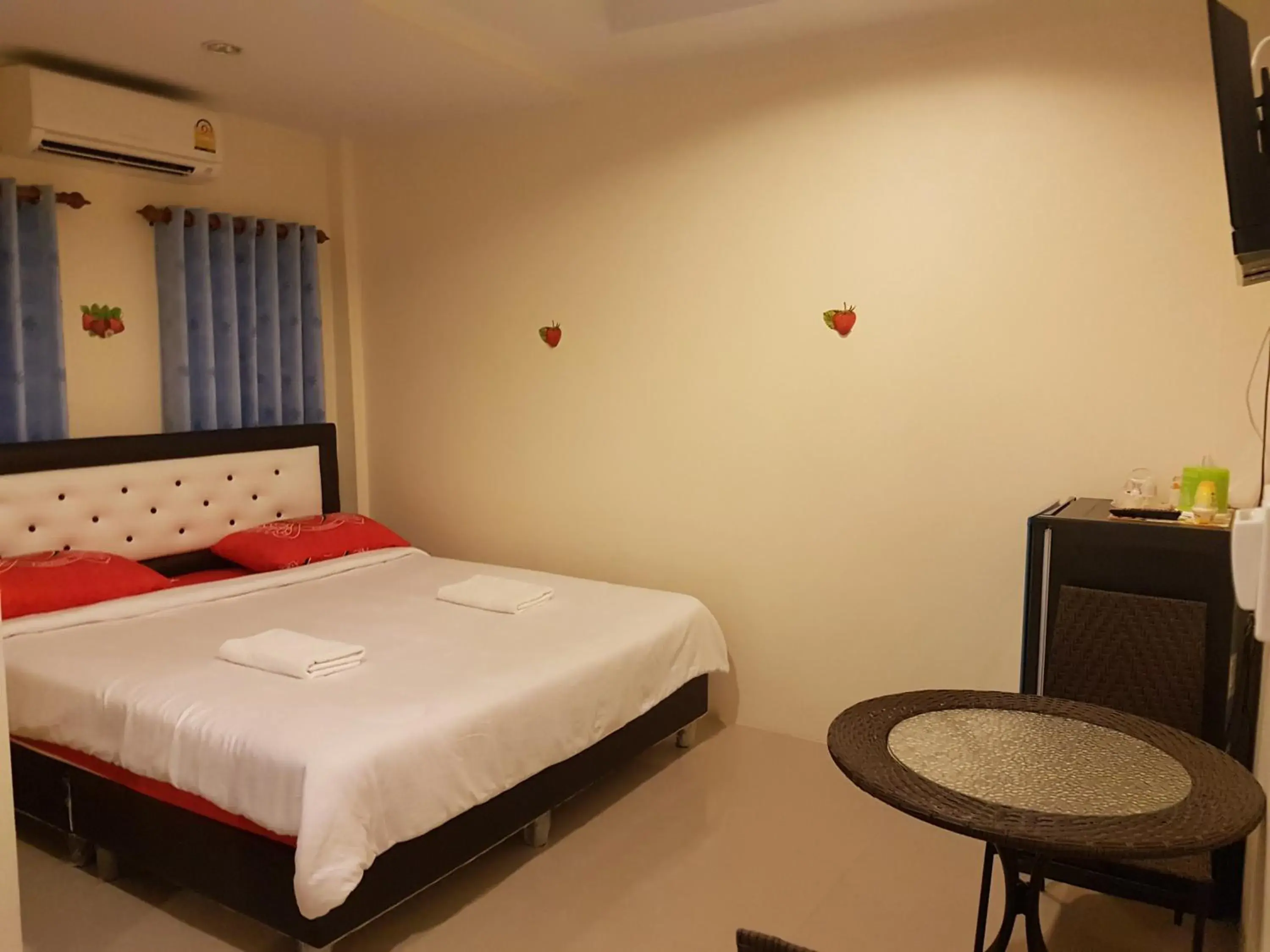 Economy Double Room in Bann Lom Le Guest House Economy Double Room in Bann Lom Le Guest House