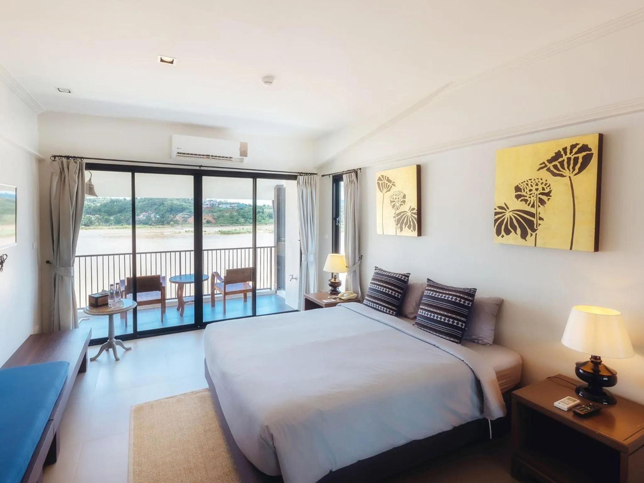 Balcony/Terrace, Bed in Fortune Riverview Hotel Chiang Khong