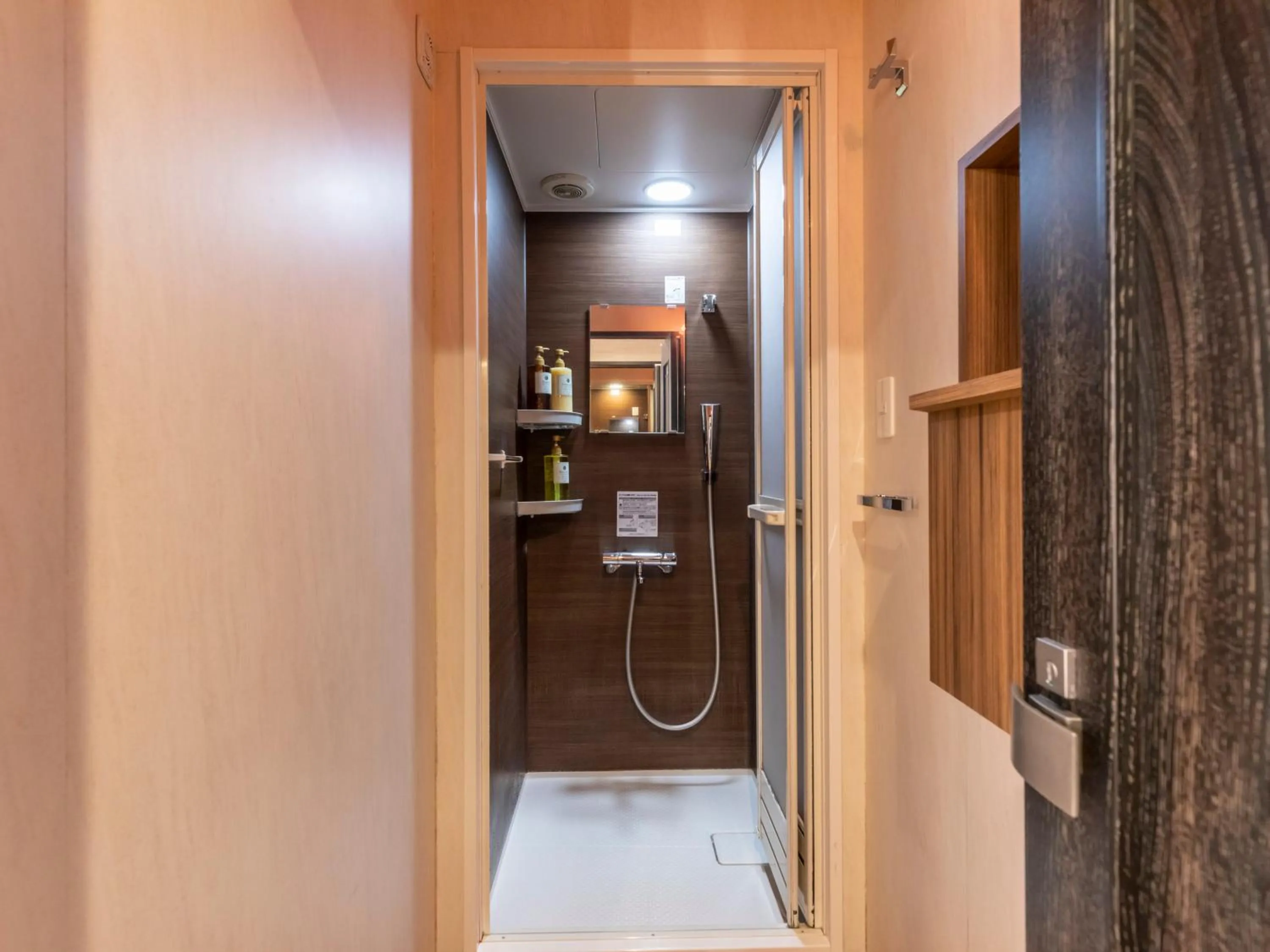 Shower in Omotenashi Hostel Miyajima