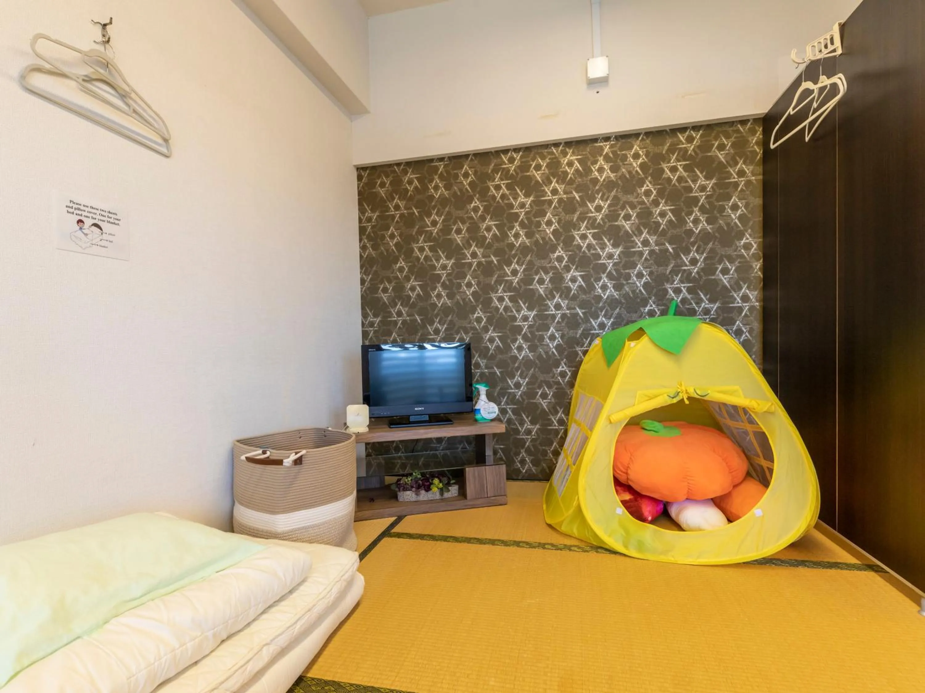 Photo of the whole room, Bed in Omotenashi Hostel Miyajima