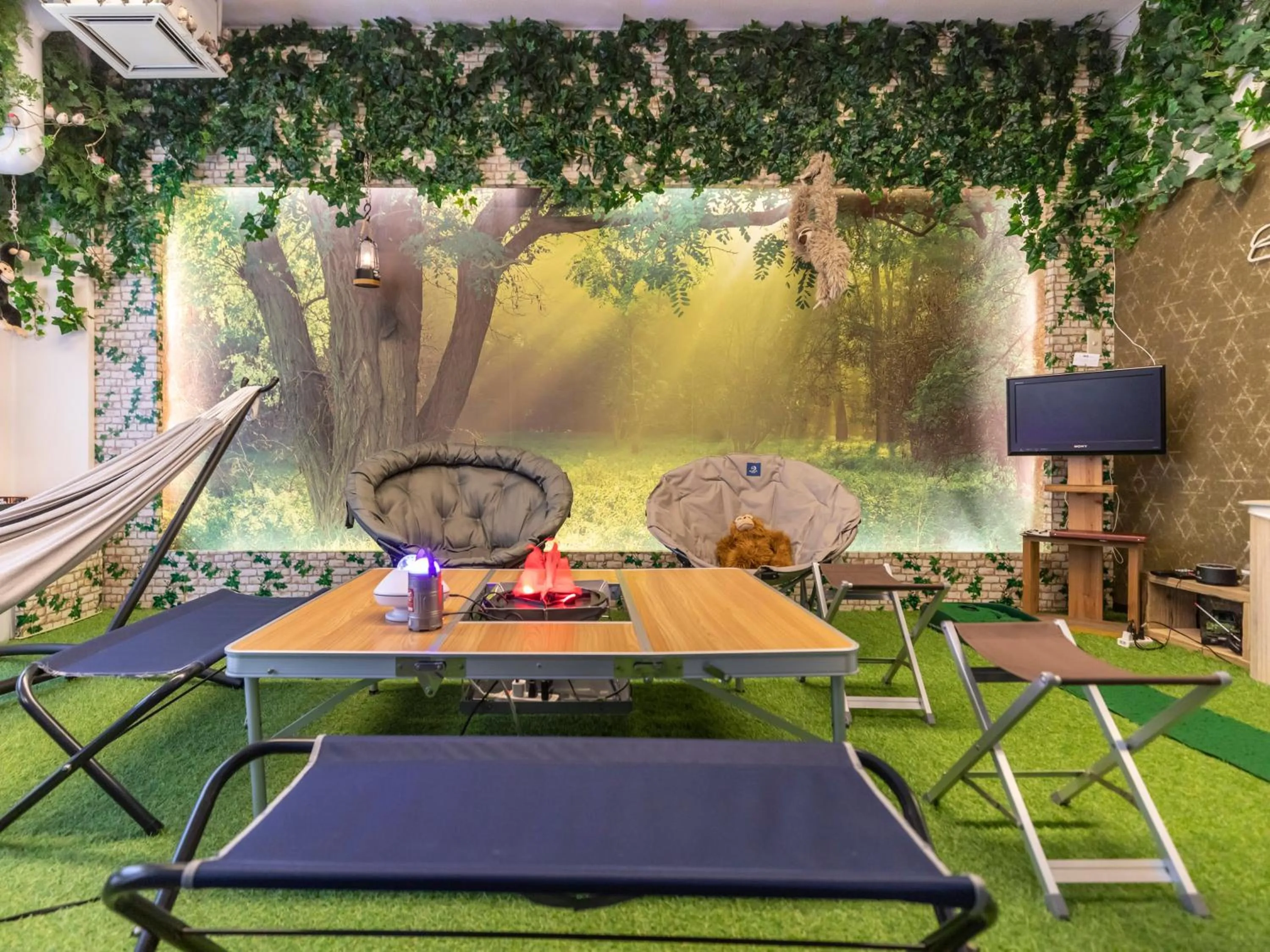 Seating area in Omotenashi Hostel Miyajima