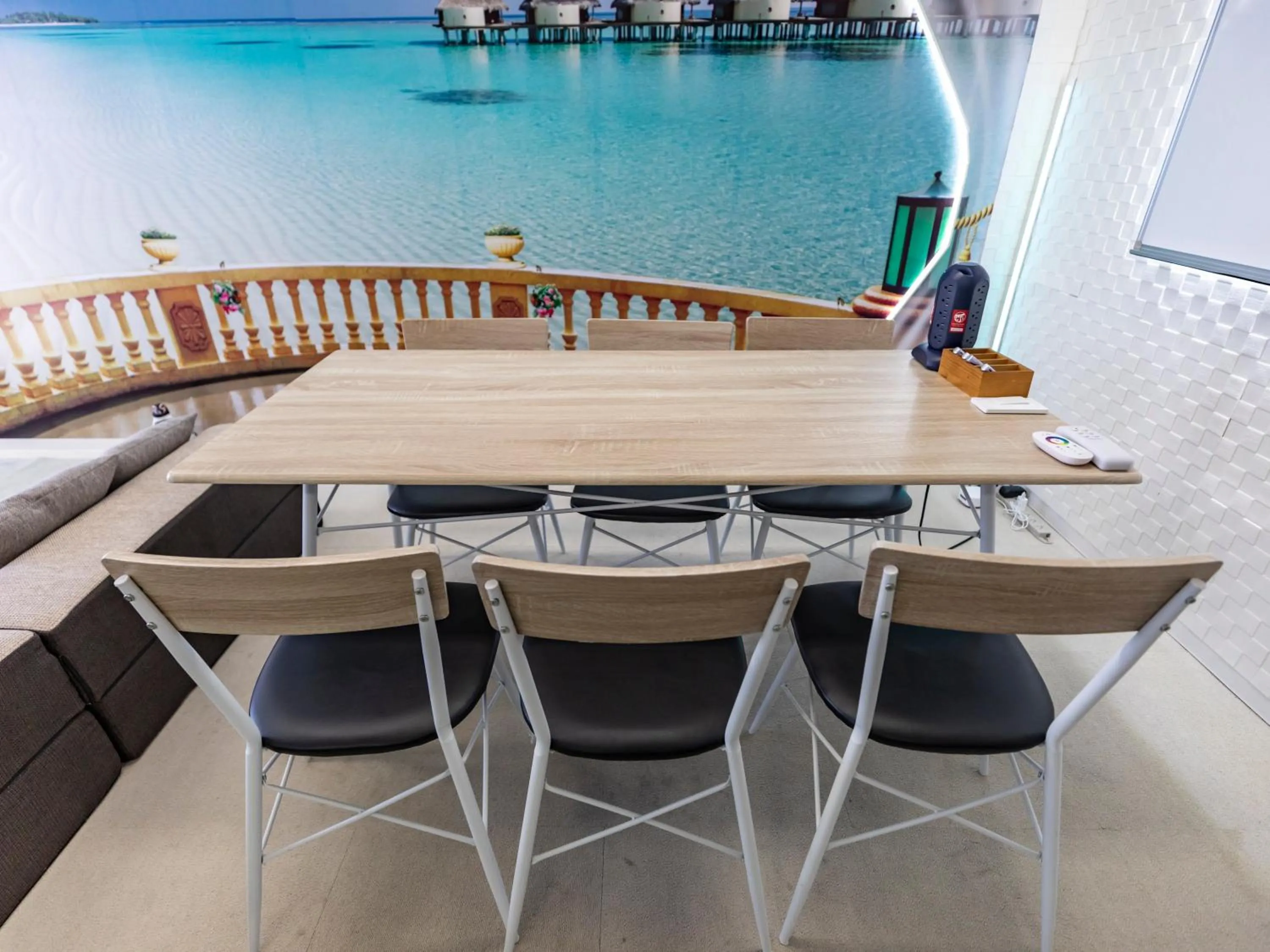 Seating area in Omotenashi Hostel Miyajima