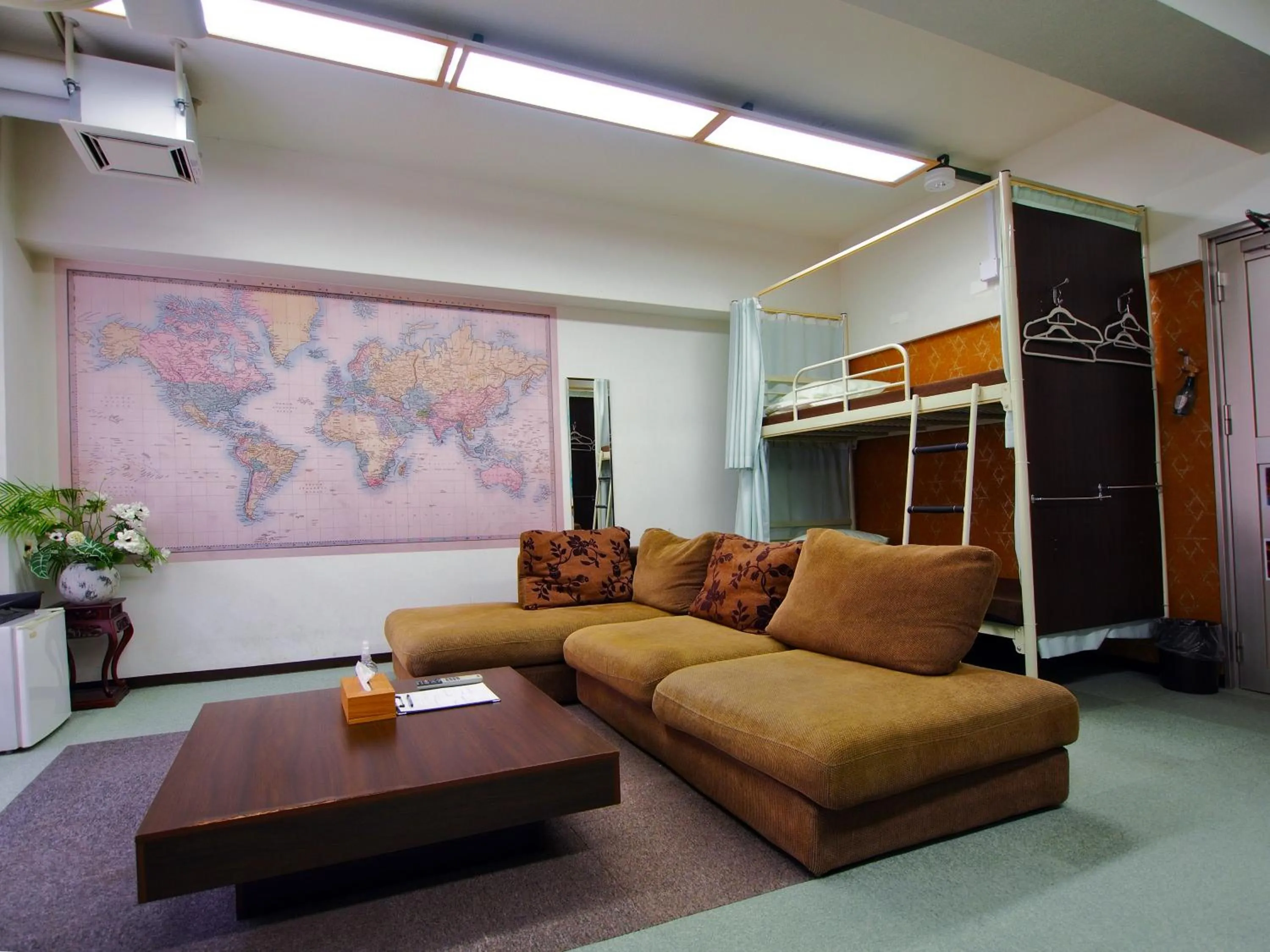 Living room in Omotenashi Hostel Miyajima