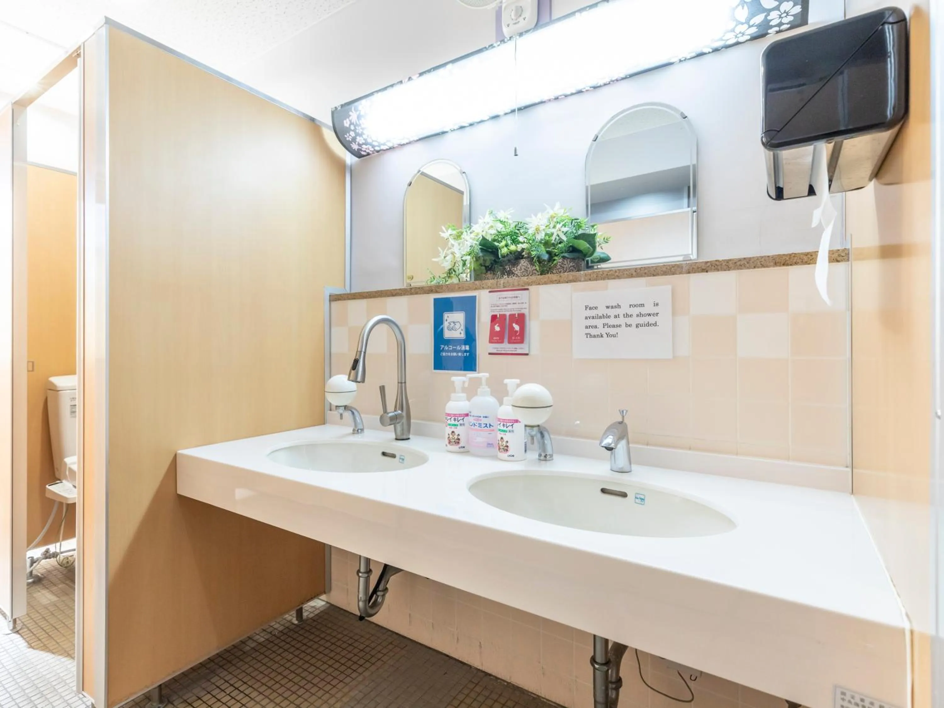 Toilet in Omotenashi Hostel Miyajima