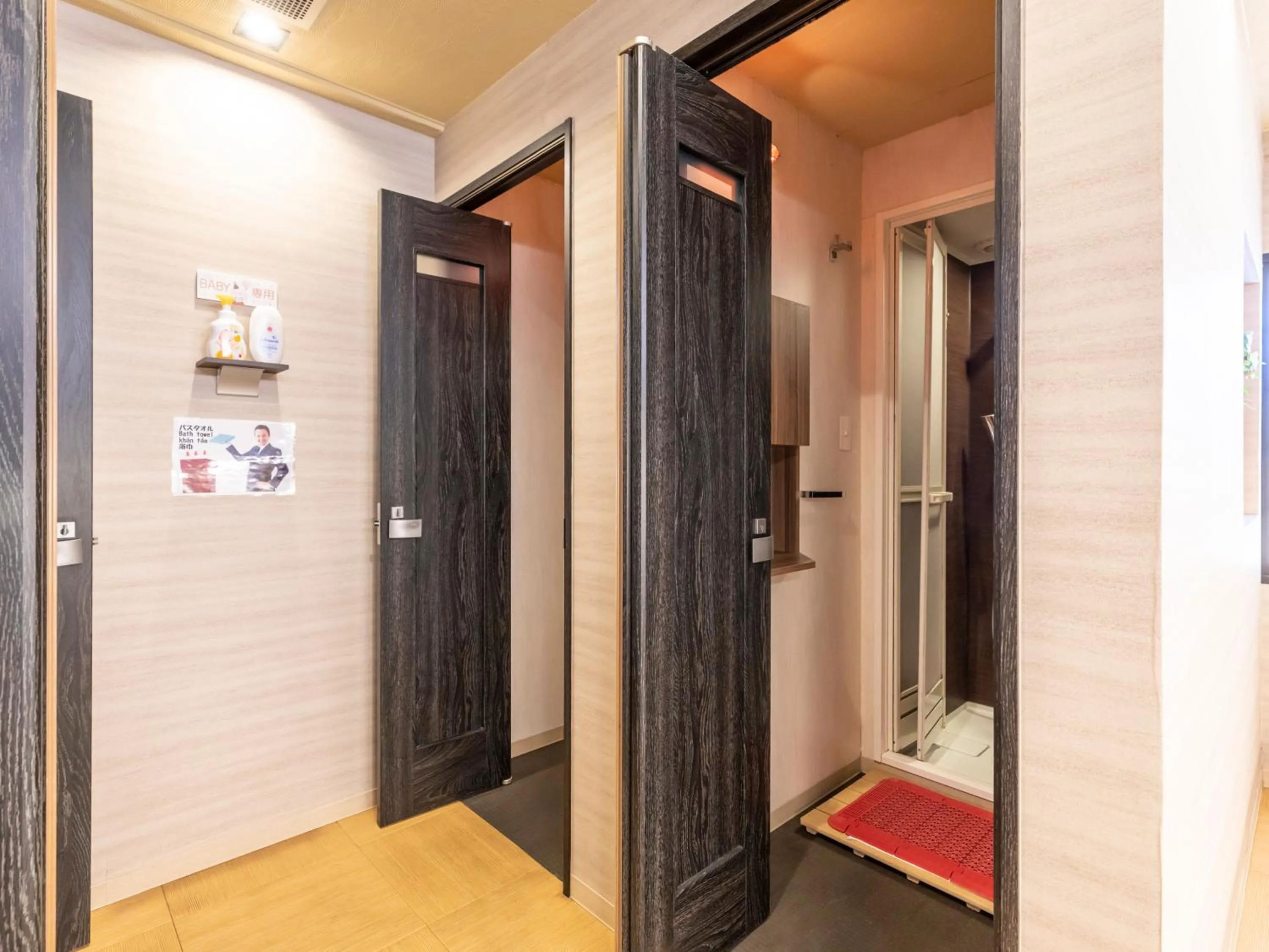 Shower in Omotenashi Hostel Miyajima