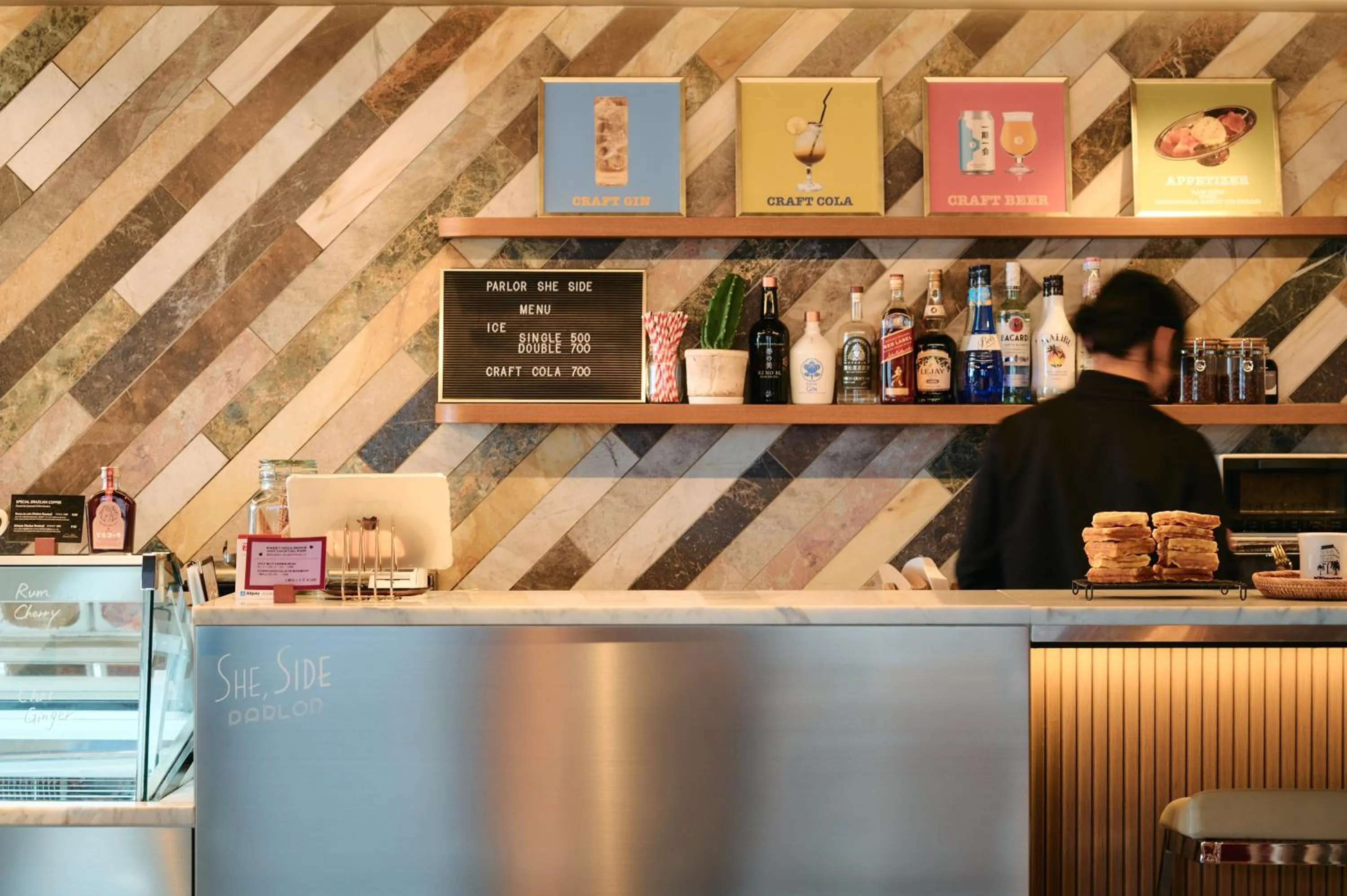 Lounge or bar in Hotel She, Kyoto