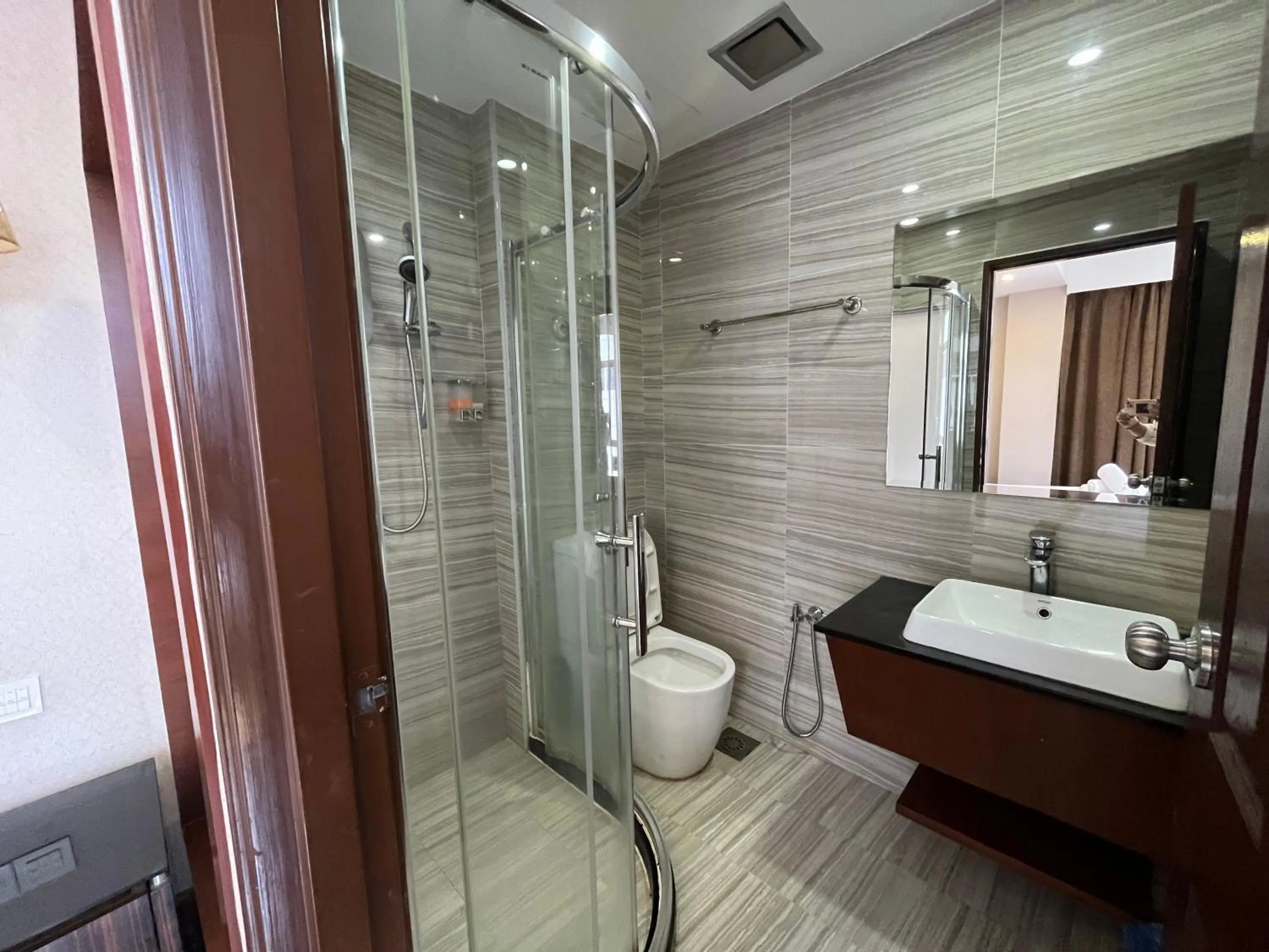 Bathroom in Fan Holiday Hotel