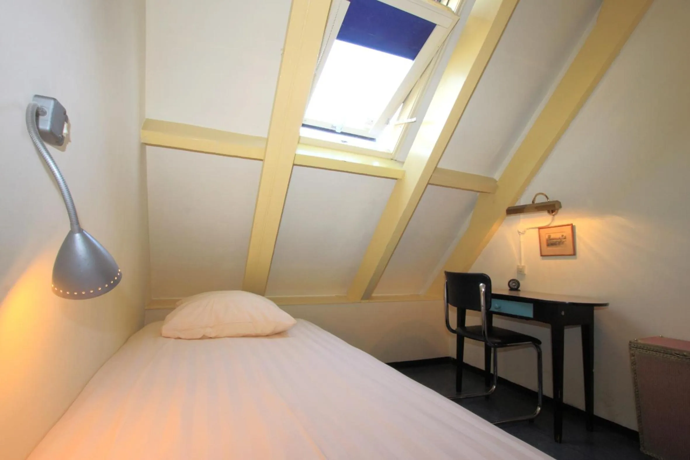 Day, Bed in Hotel Museumzicht