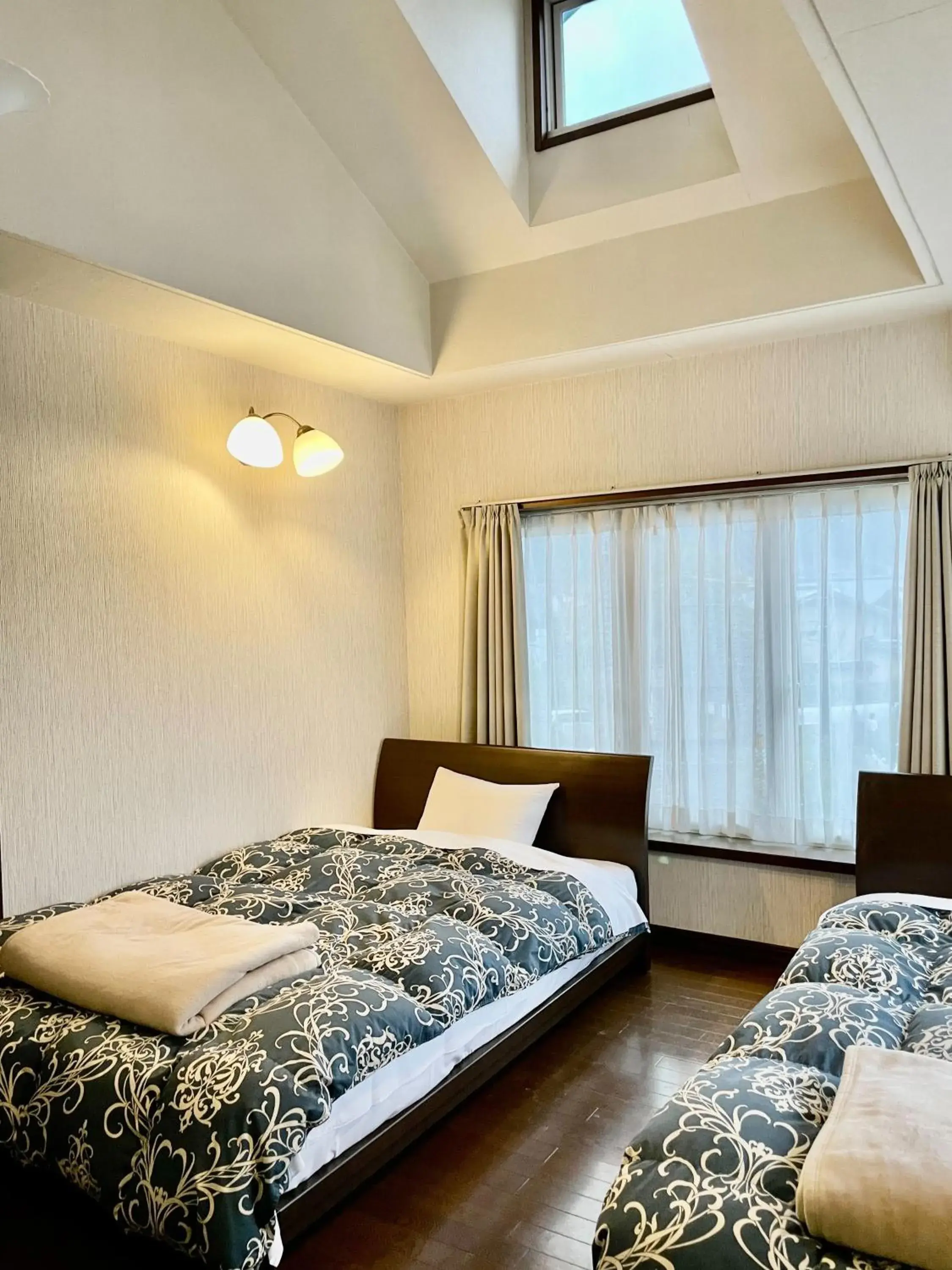 Twin Room with Shared Bathroom - single occupancy in Yufuin Sonata Twin Room with Shared Bathroom - single occupancy in Yufuin Sonata