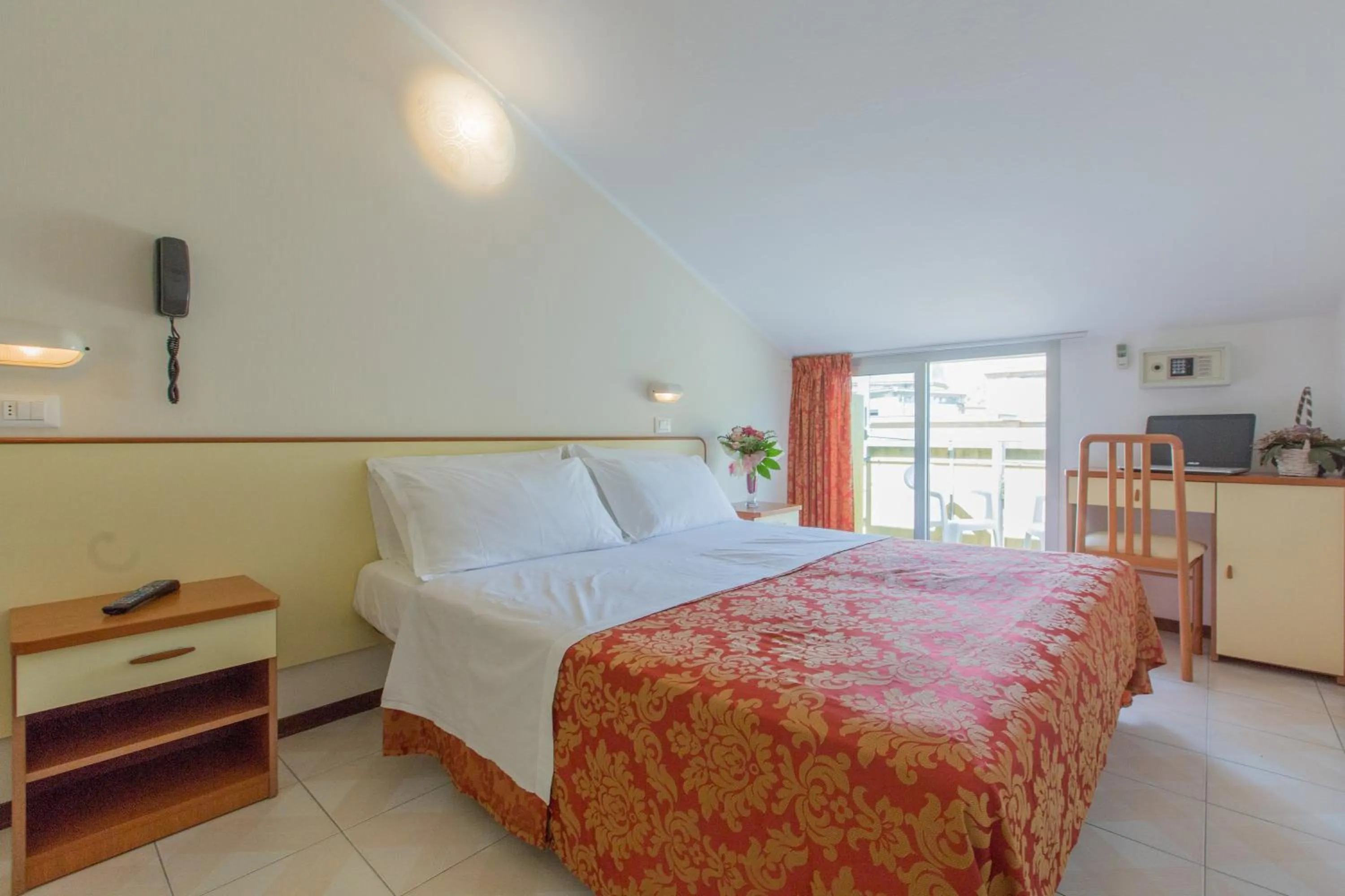 Bedroom in Hotel La Capinera