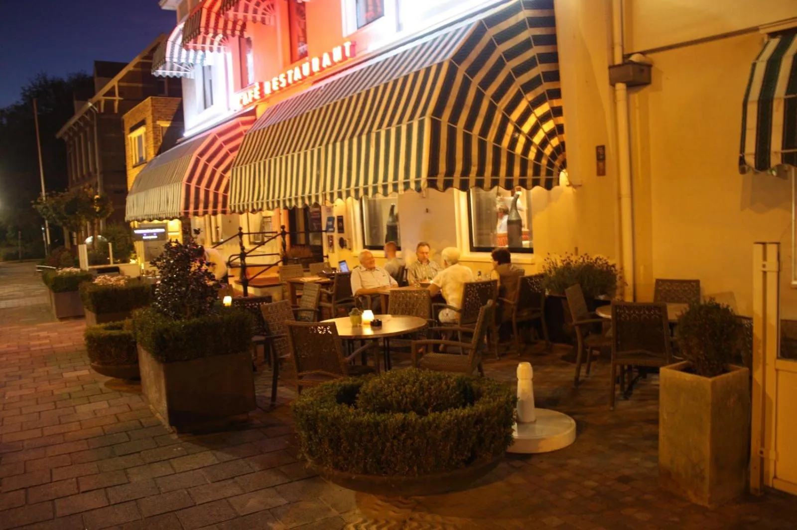 Restaurant/places to eat in Hotel Faber