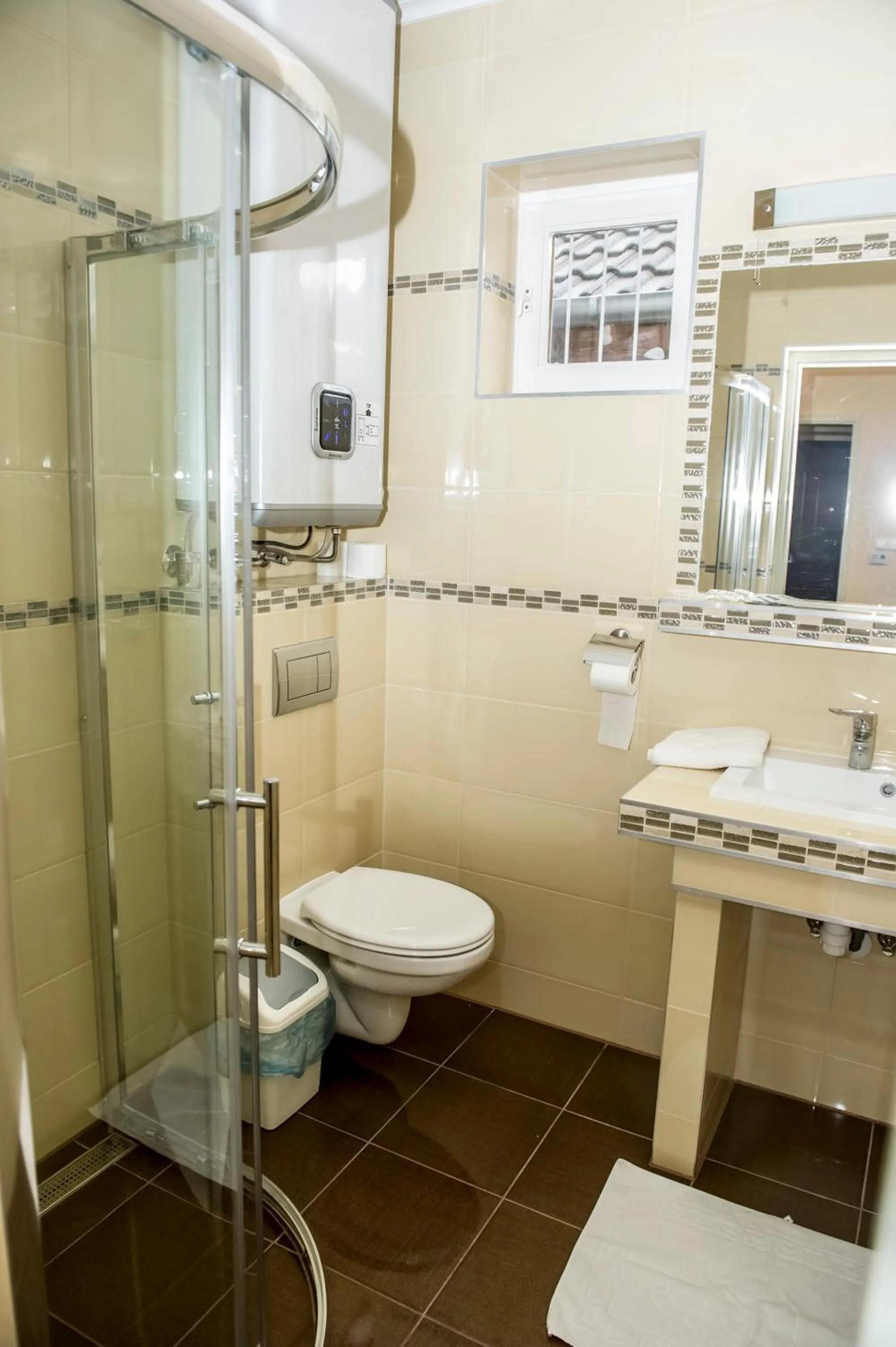 Bathroom in Kemence Csárda és Szálloda