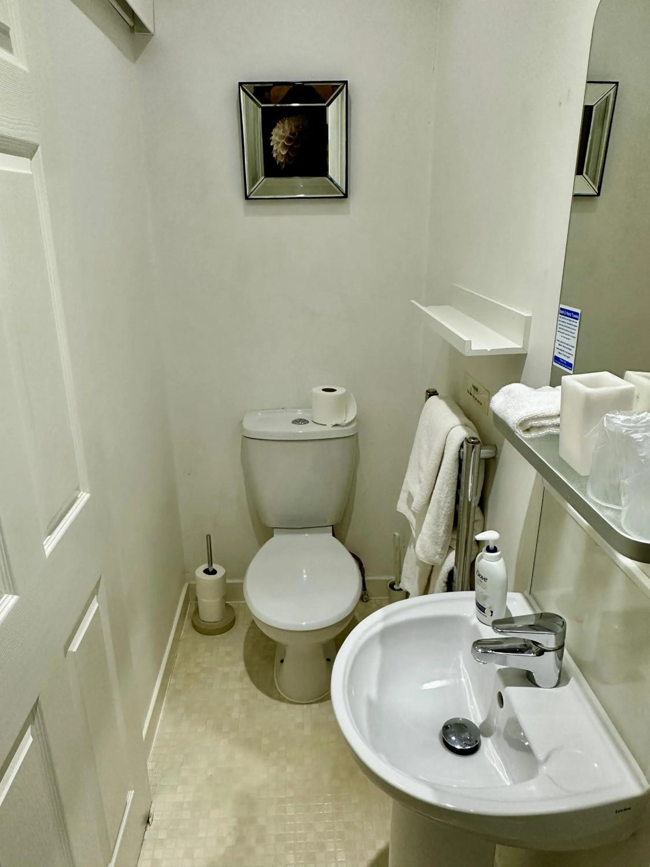 Toilet in The Elbow Room