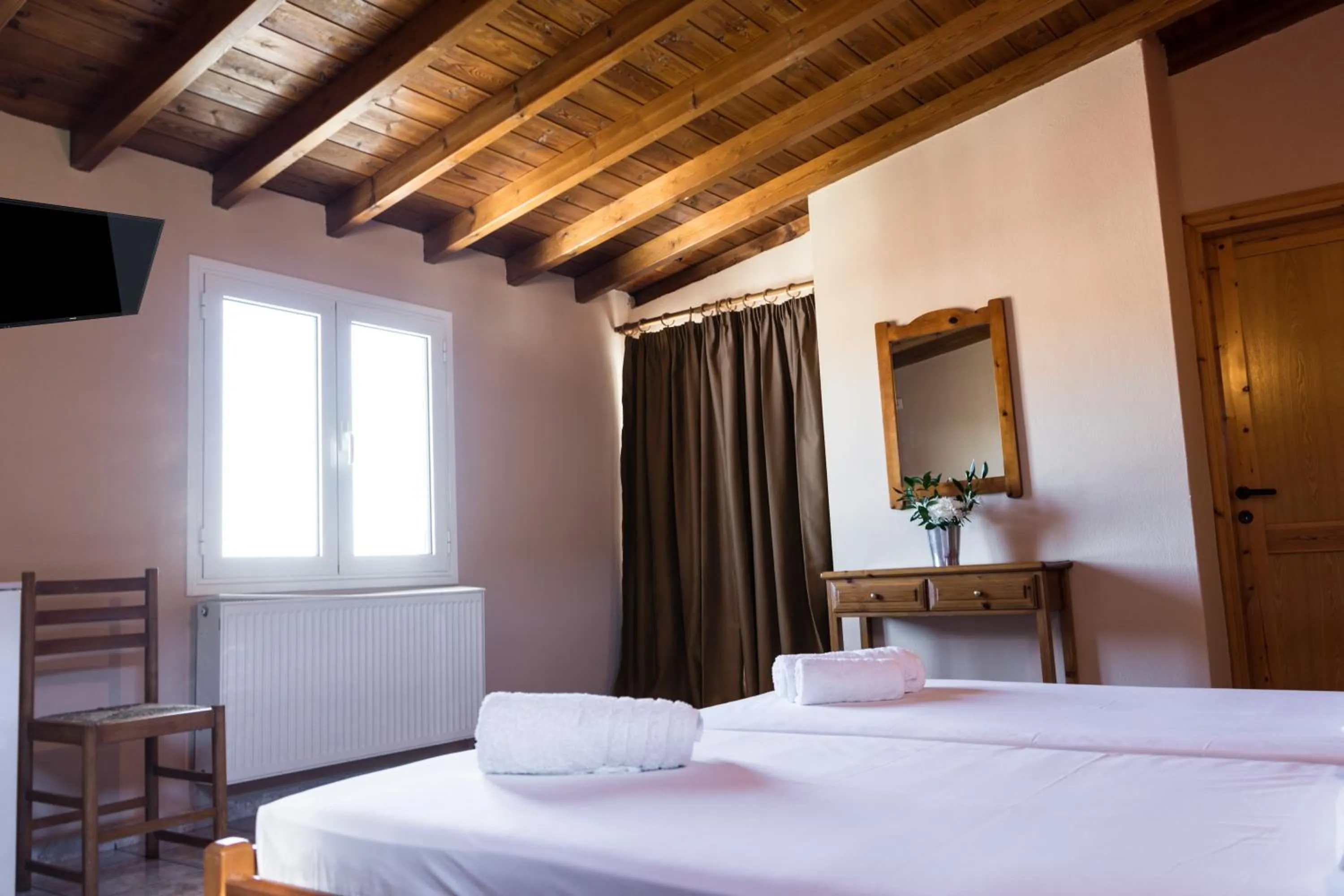 Area and facilities in Act Art Skiathos