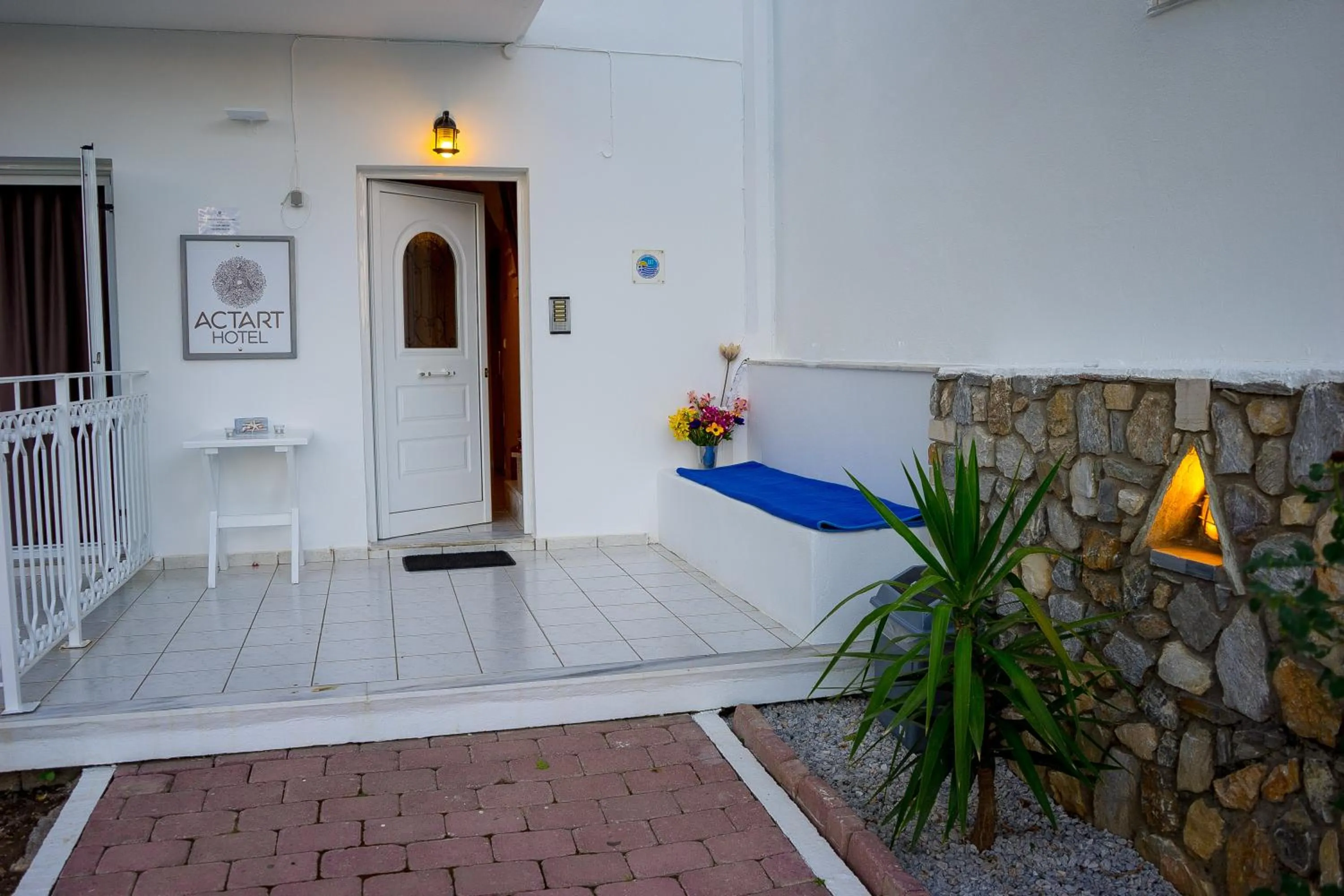 Facade/entrance in Act Art Skiathos