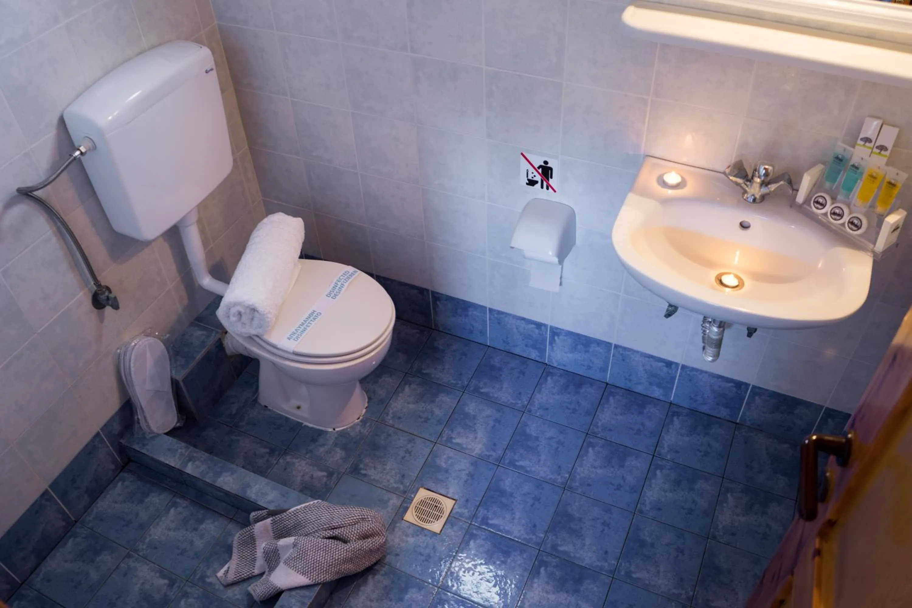 Toilet in Act Art Skiathos