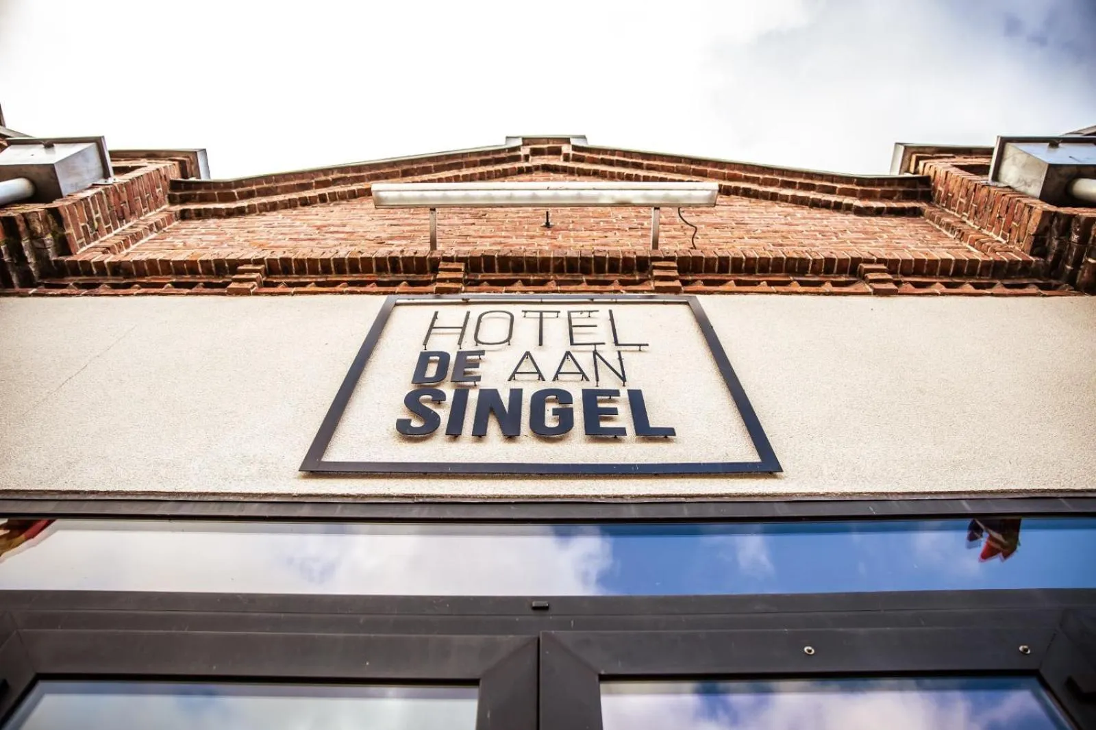 Property logo or sign in Hotel Aan De Singel