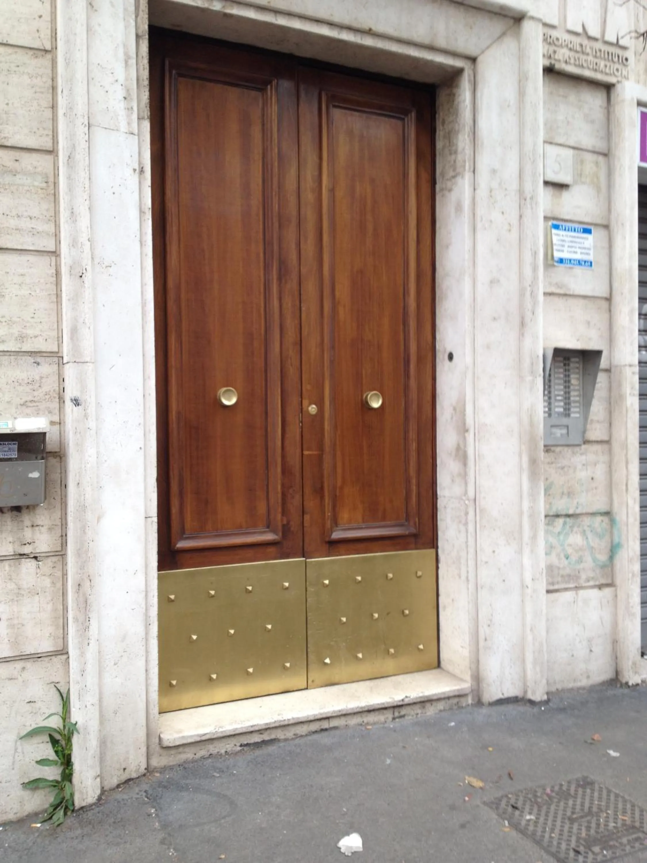 Facade/entrance in Residenza Matteucci
