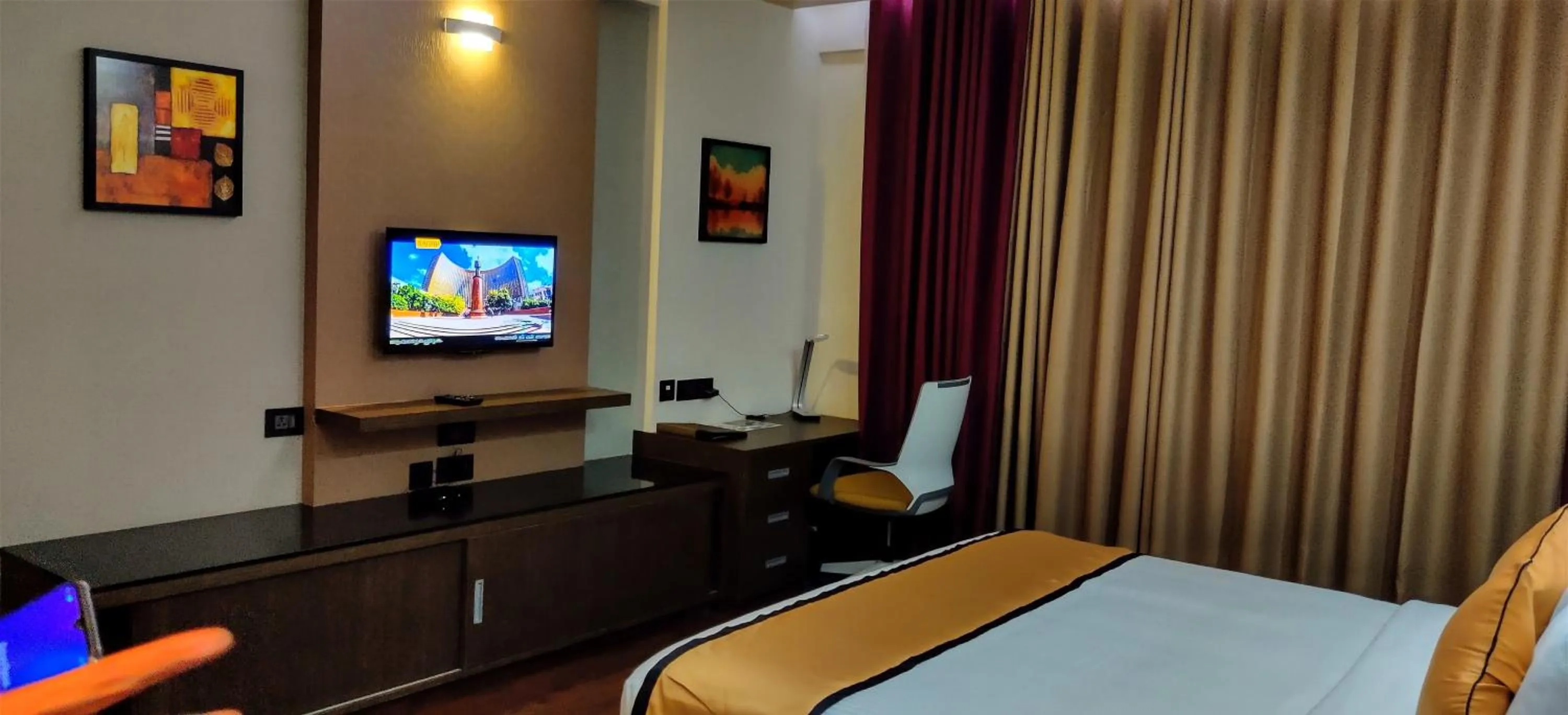 TV and multimedia, Bed in Dimora Hotel Thiruvananthapuram