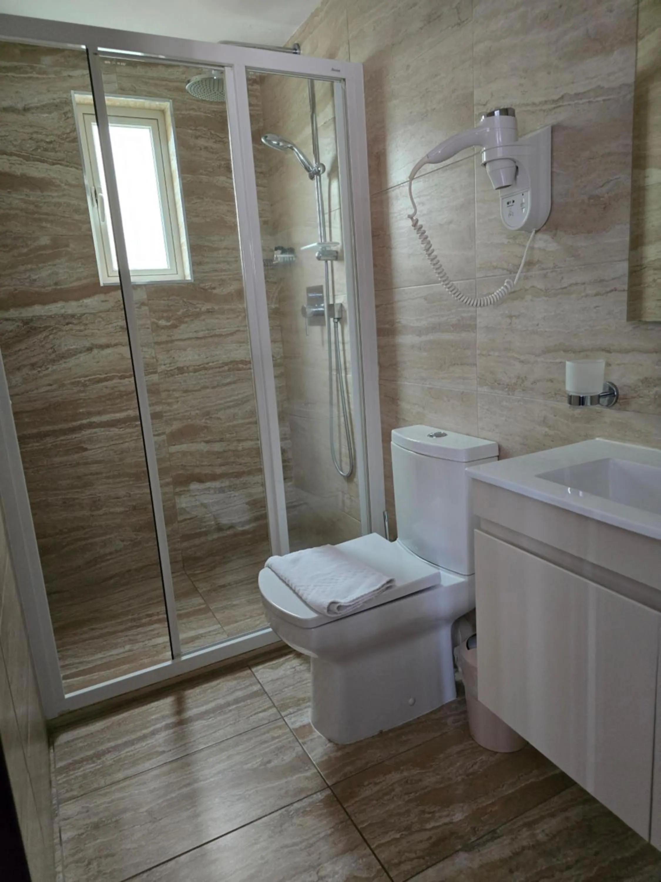 Shower in D Townhouse Boutique Suites