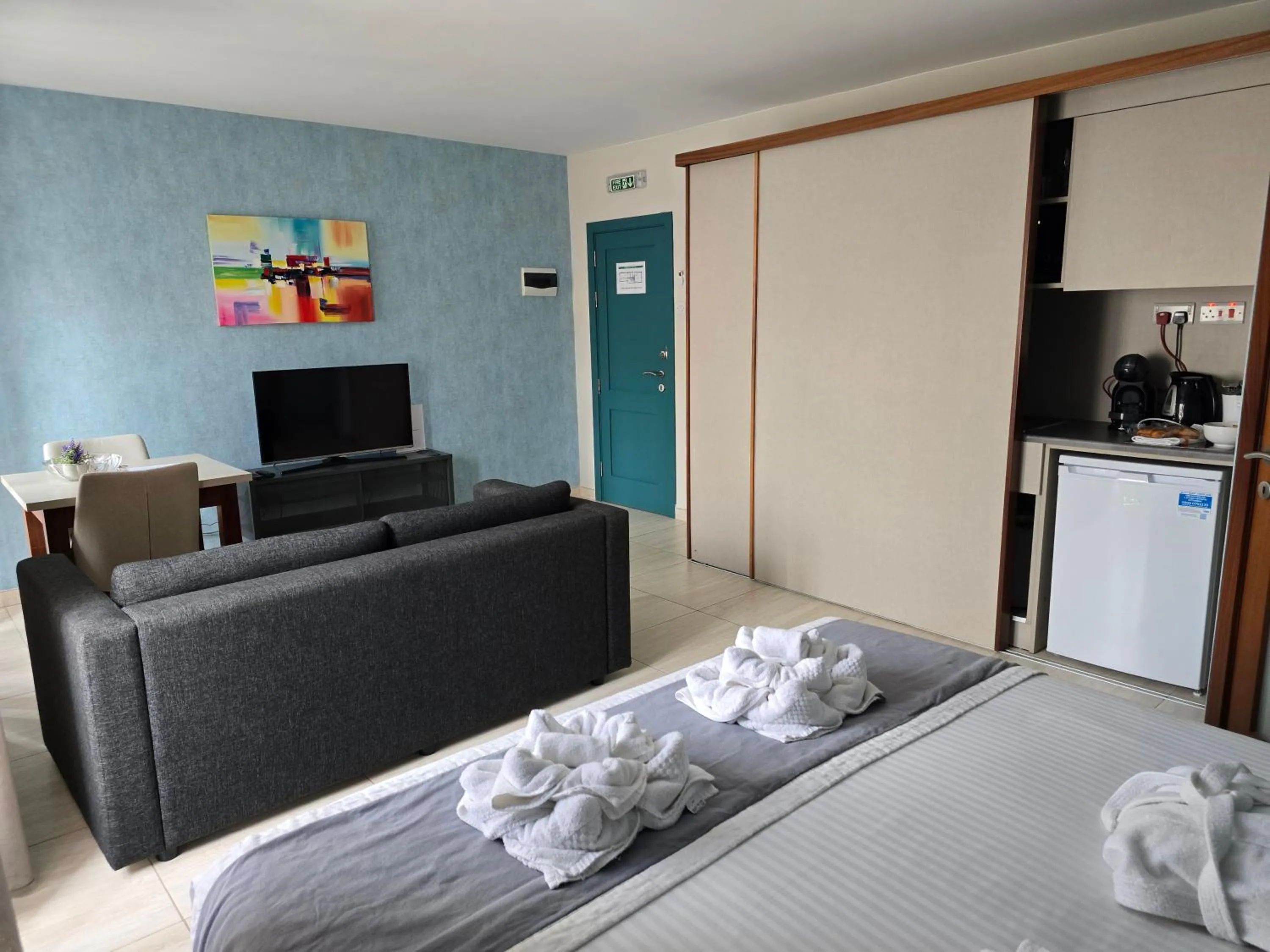 TV and multimedia, Bed in D Townhouse Boutique Suites