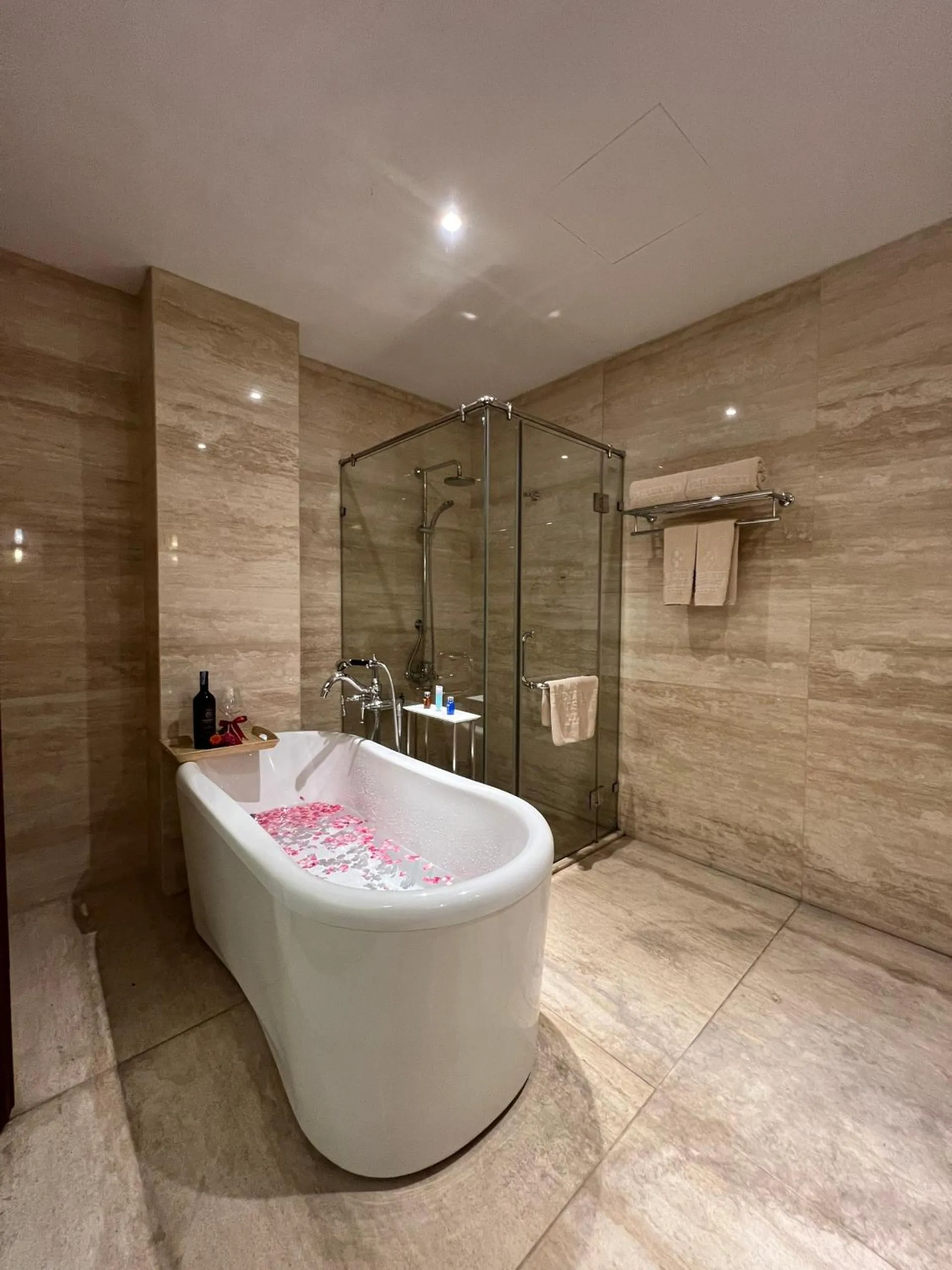 Bath in FLC Luxury Resort Vinh Phuc