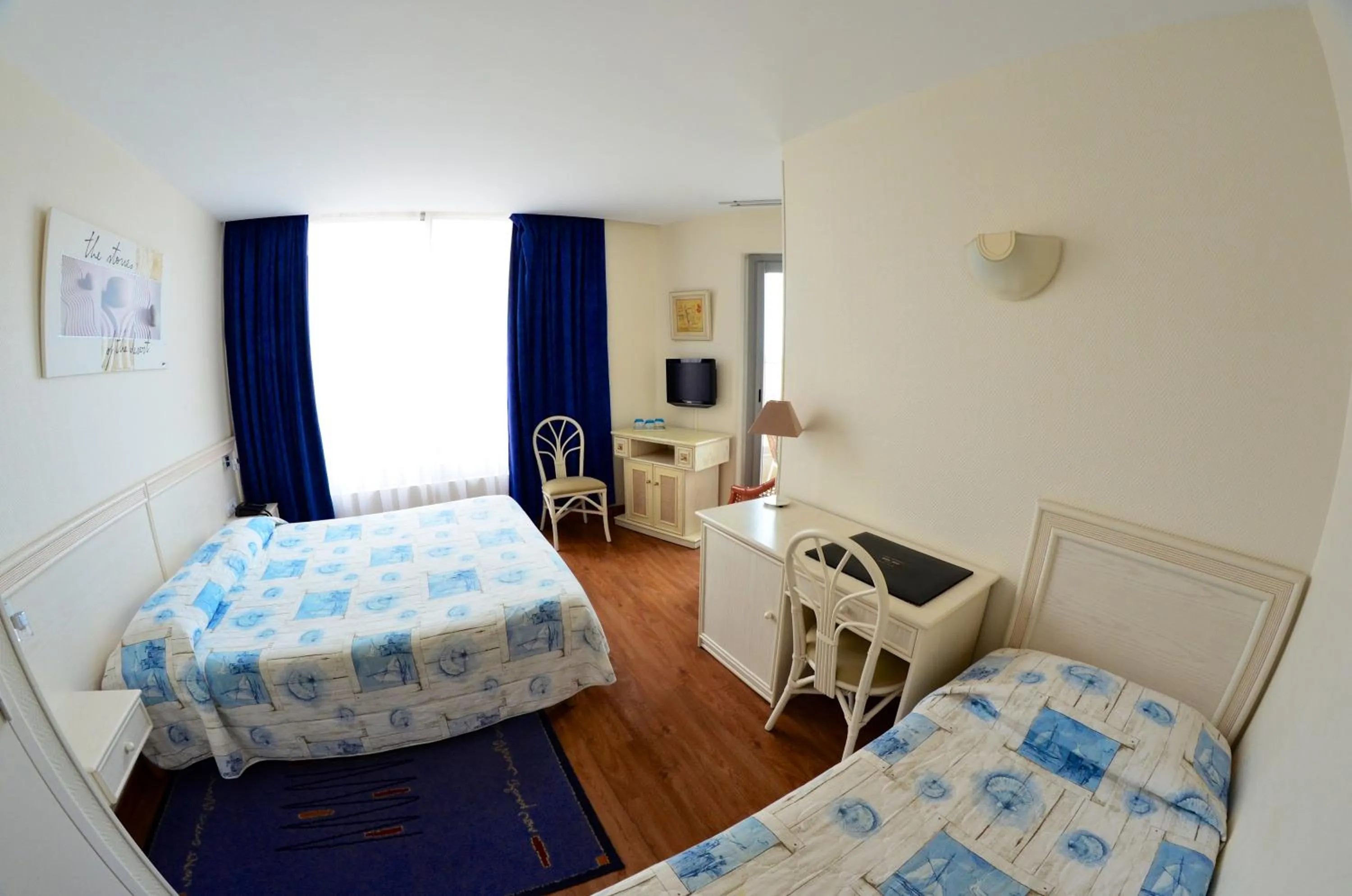 Bedroom, Bed in Hotel Mira-Mar