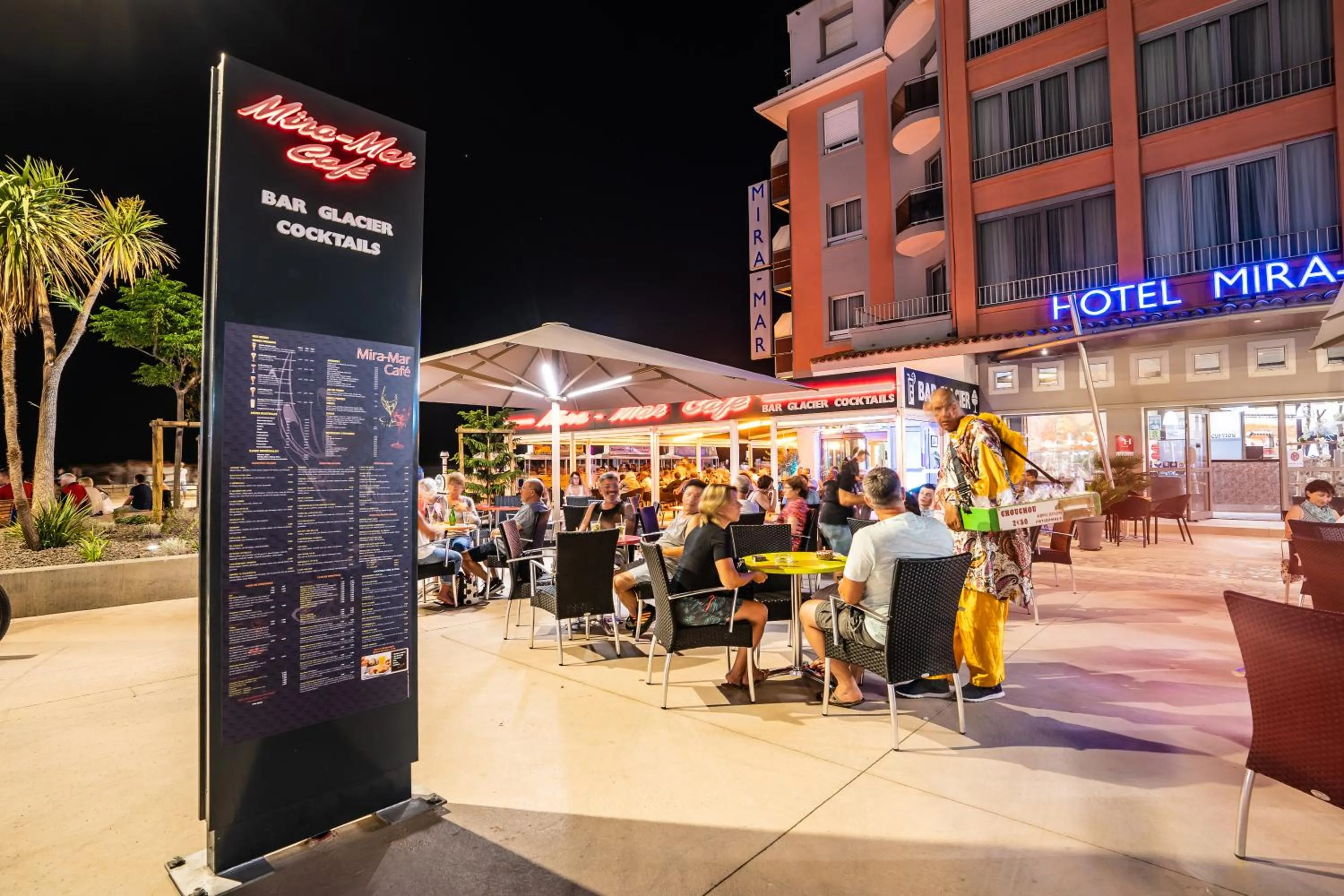 Property building in Hotel Mira-Mar