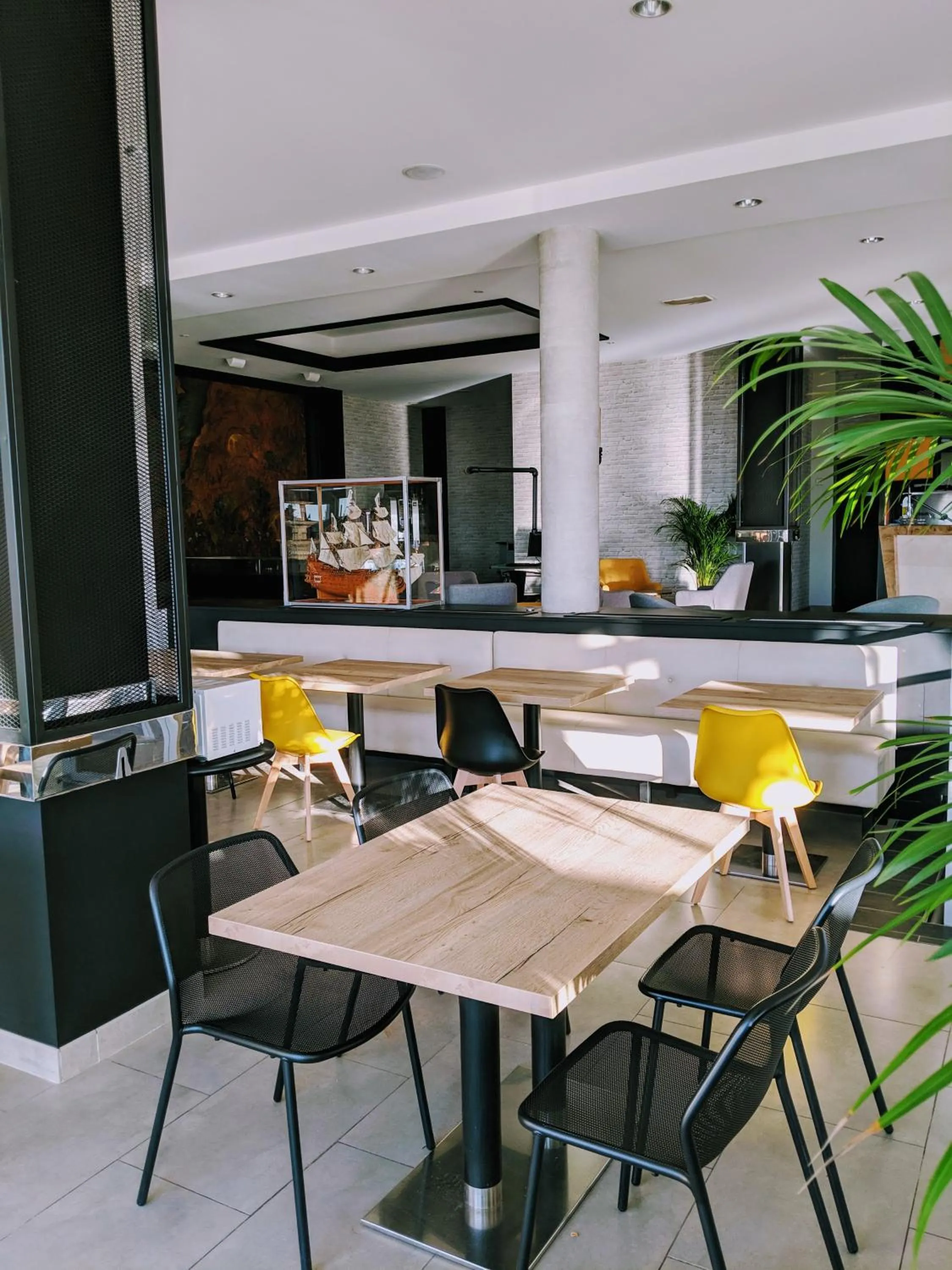 Lounge or bar in Hotel Mira-Mar