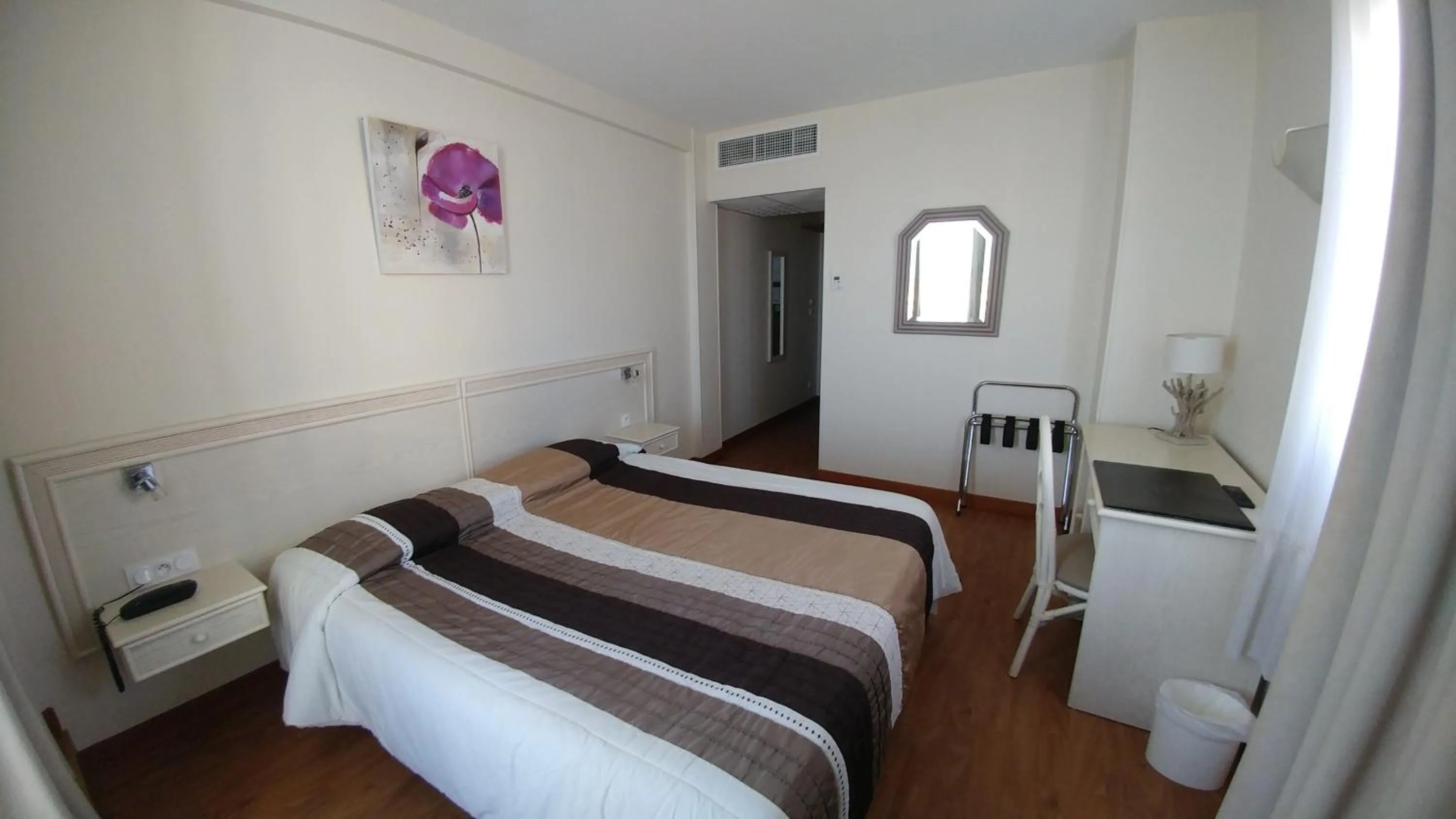 Photo of the whole room, Bed in Hotel Mira-Mar