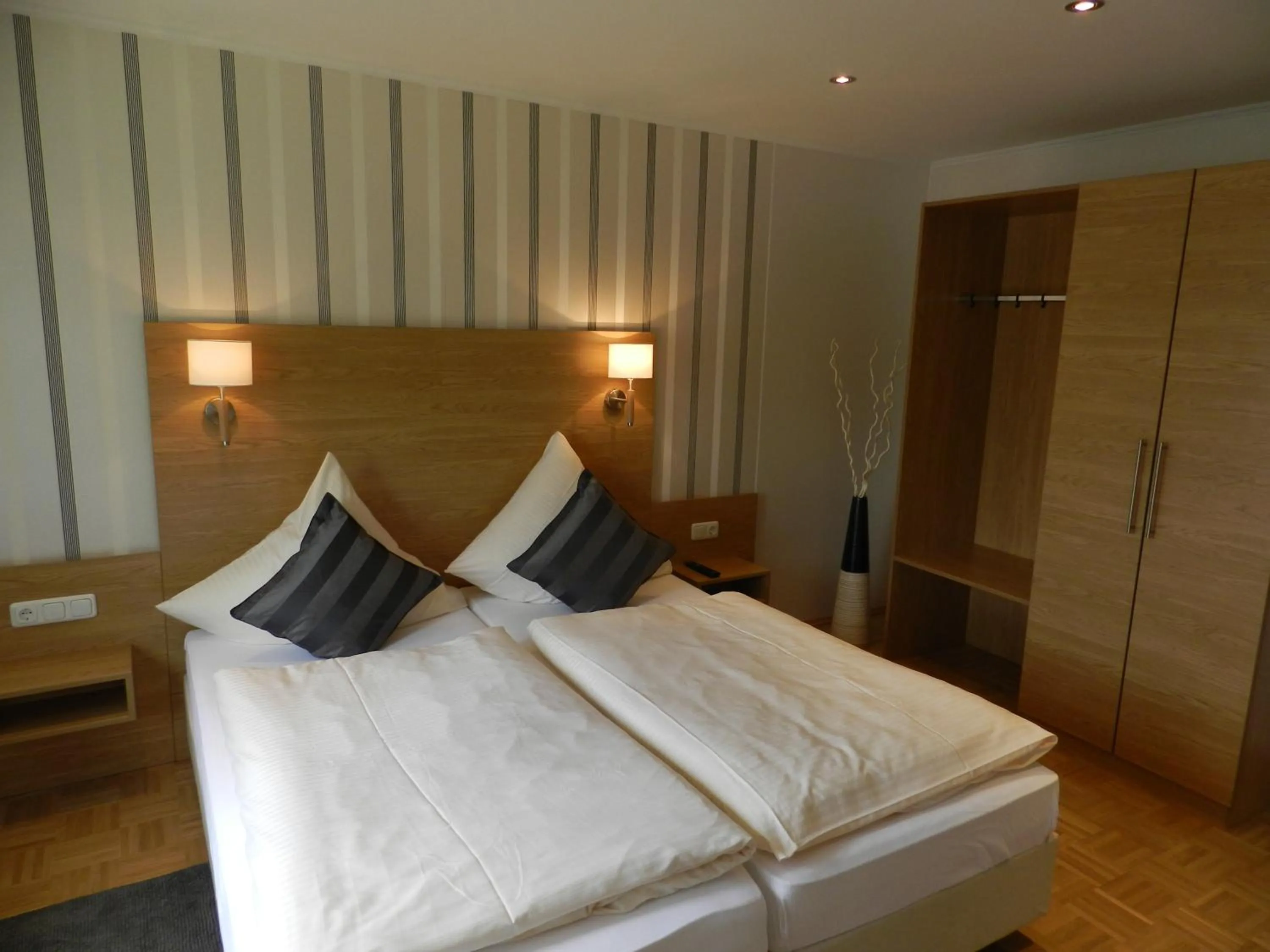 Photo of the whole room, Bed in Weingut Stassen