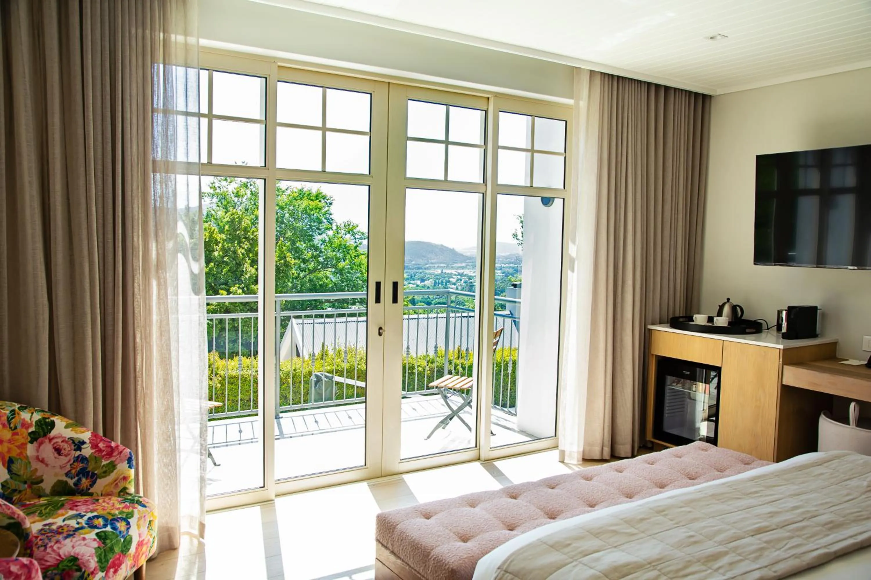Balcony/Terrace, Bed in La Petite Ferme