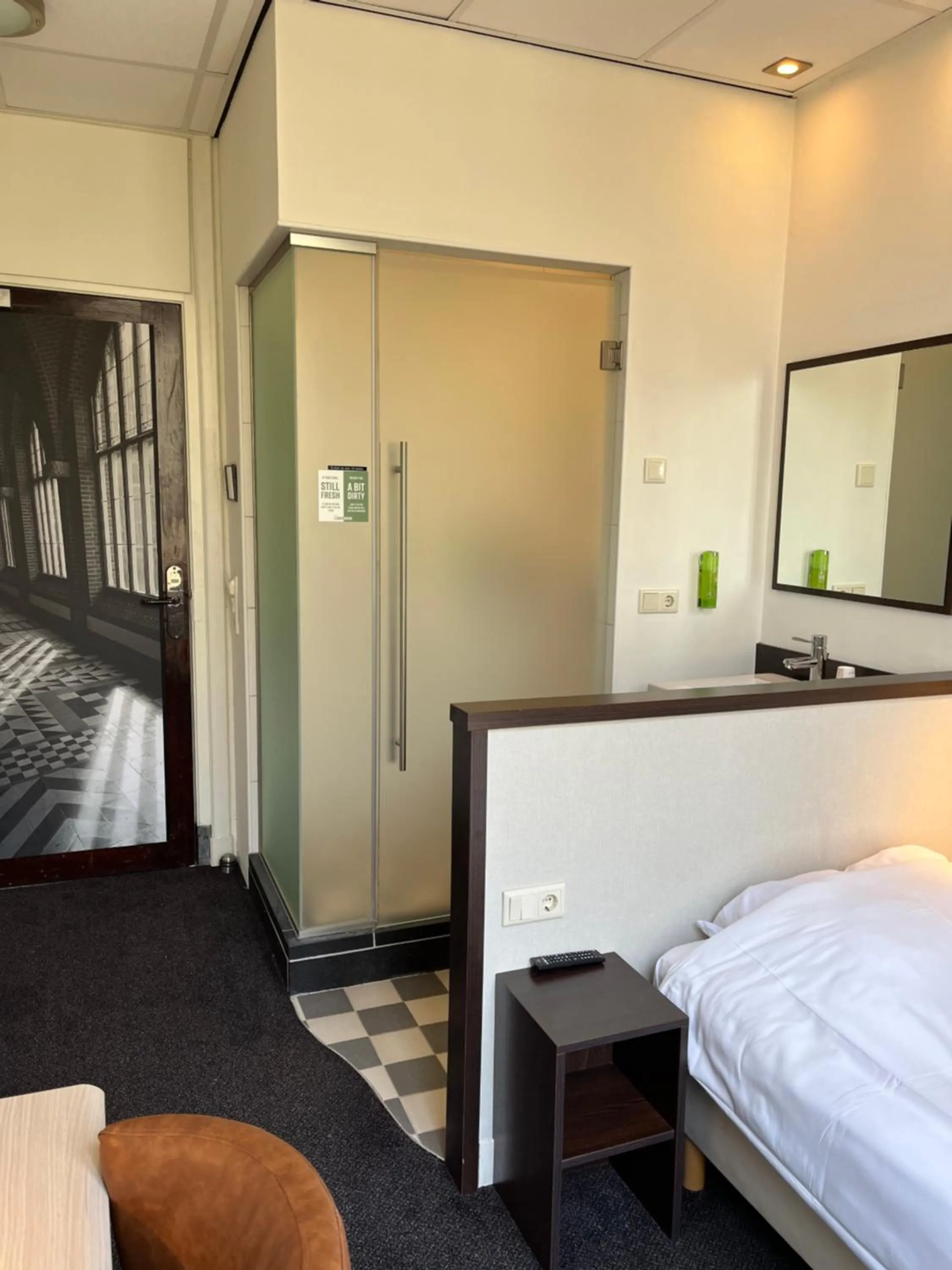 Bathroom, Bed in Conferentiecentrum Hotel Bovendonk