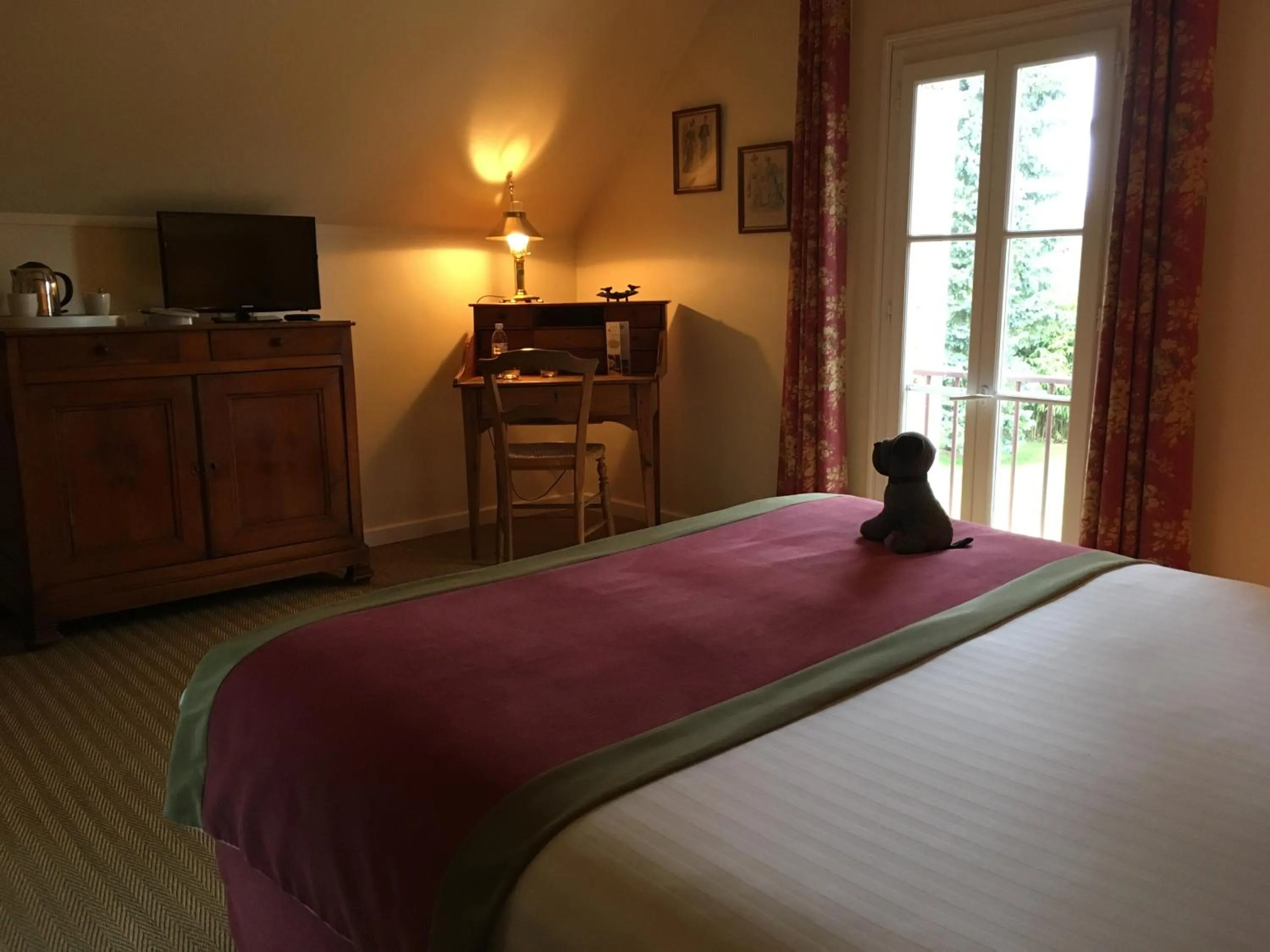 Bedroom, Bed in Le Puits D'Angle