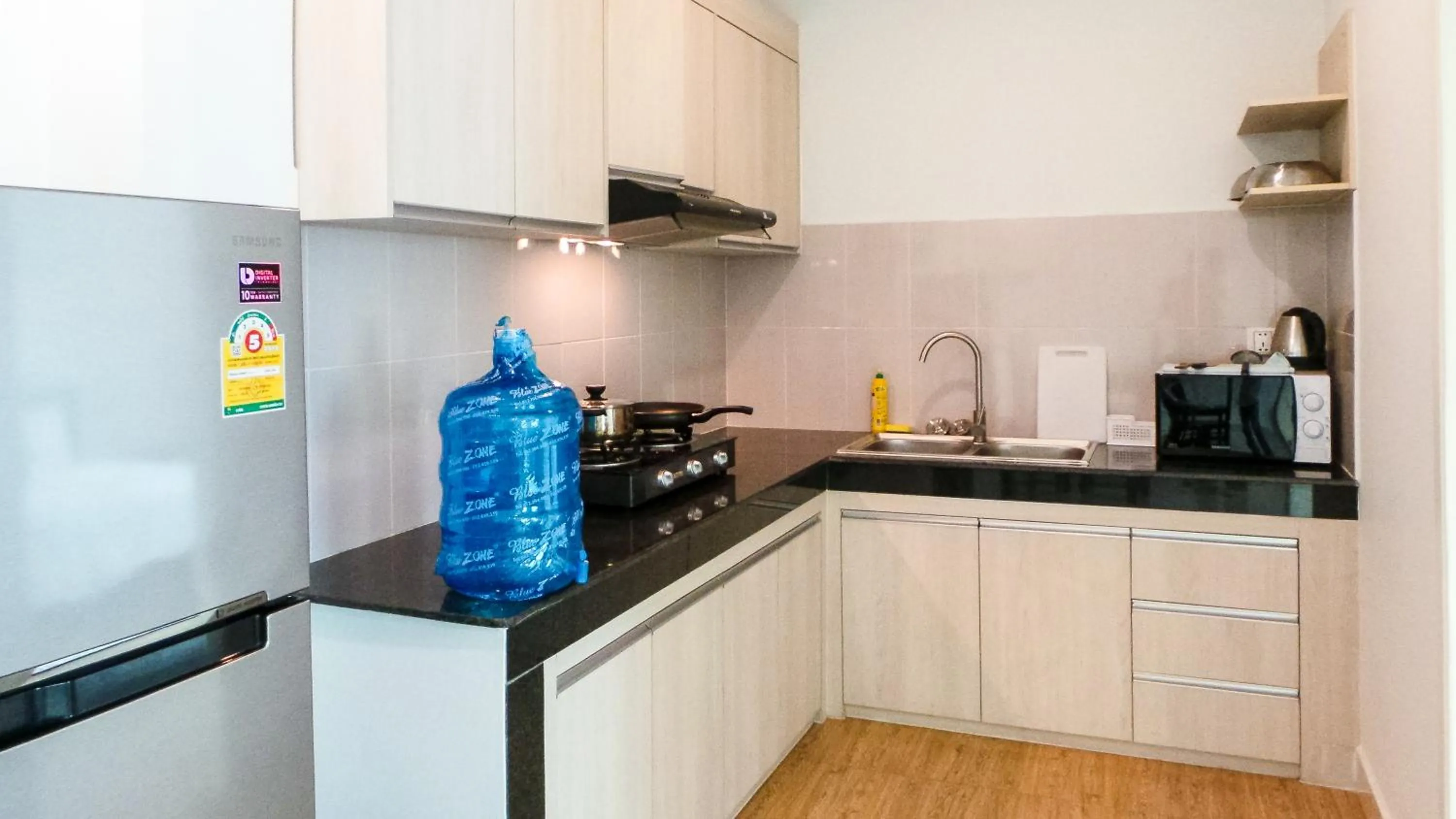 Kitchen or kitchenette in La Belle Residence