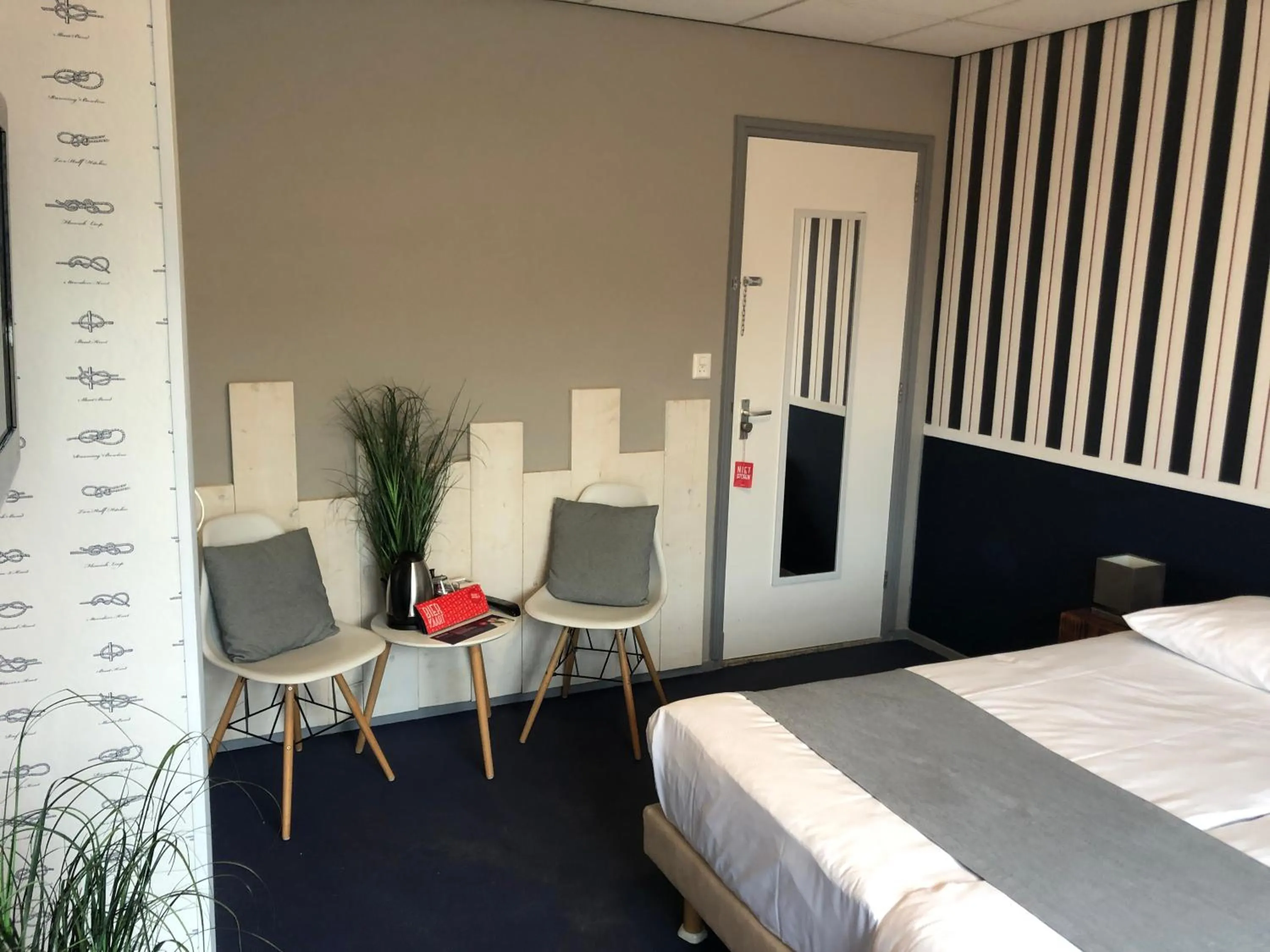 Bedroom, Bed in Belgische Loodsensociëteit