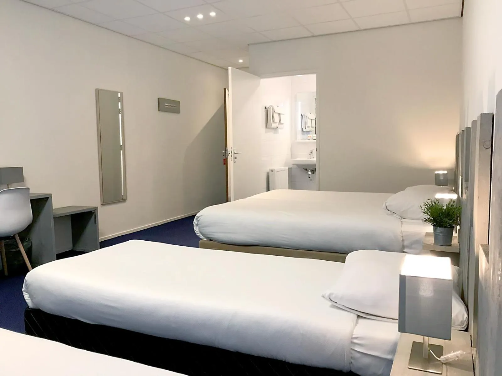 Photo of the whole room, Bed in Belgische Loodsensociëteit