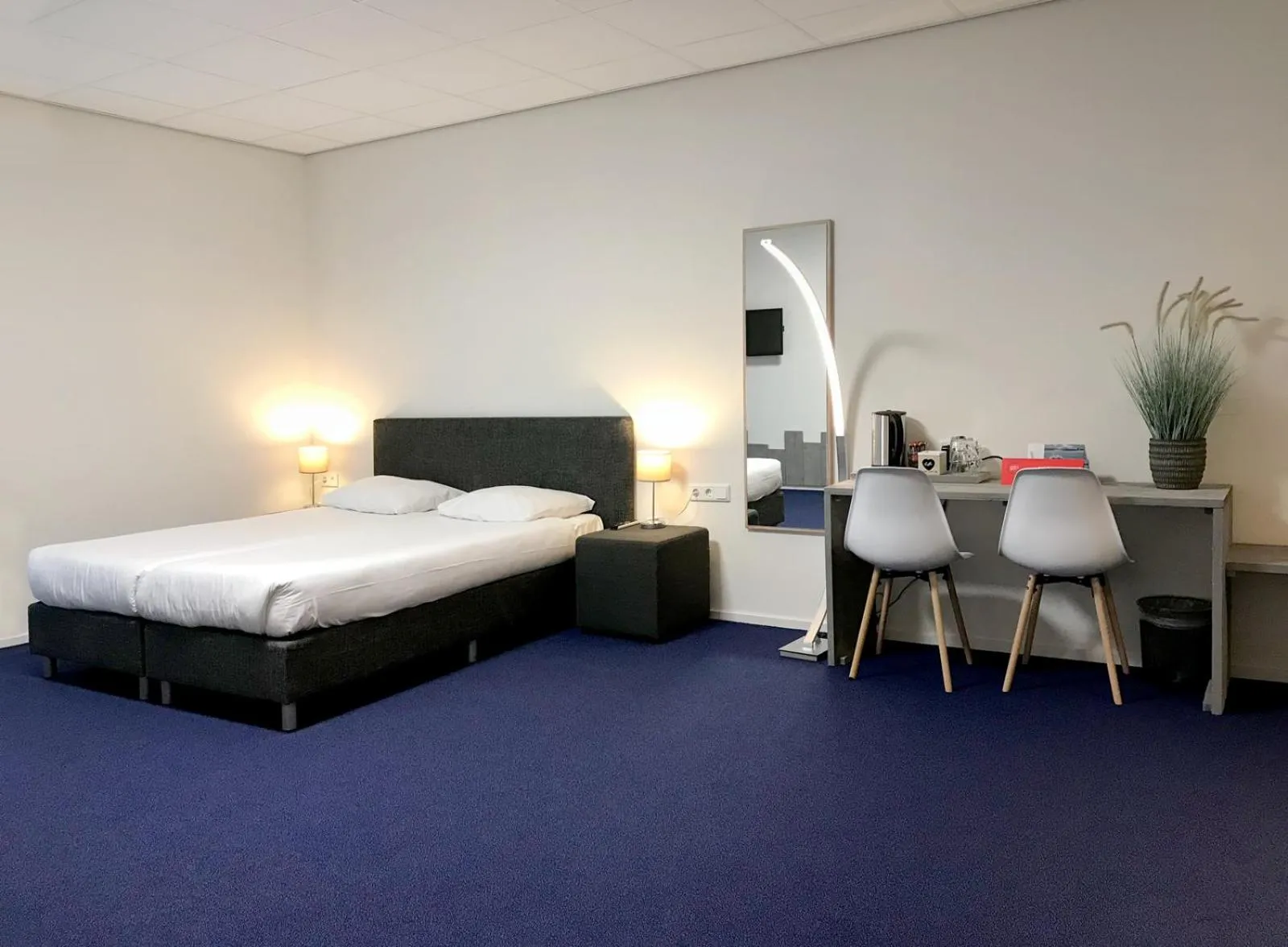 Bedroom, Bed in Belgische Loodsensociëteit