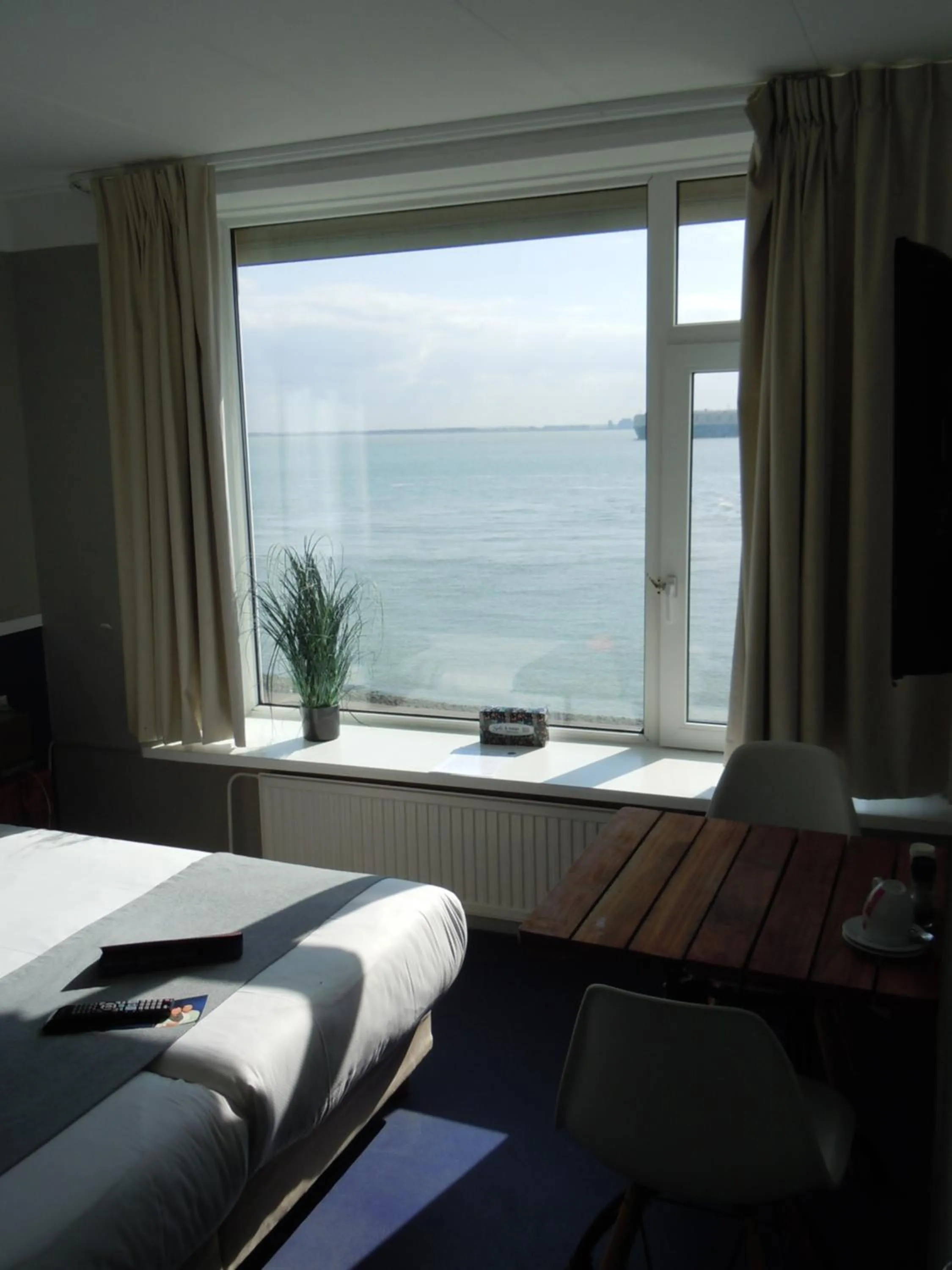 Sea view, Bed in Belgische Loodsensociëteit