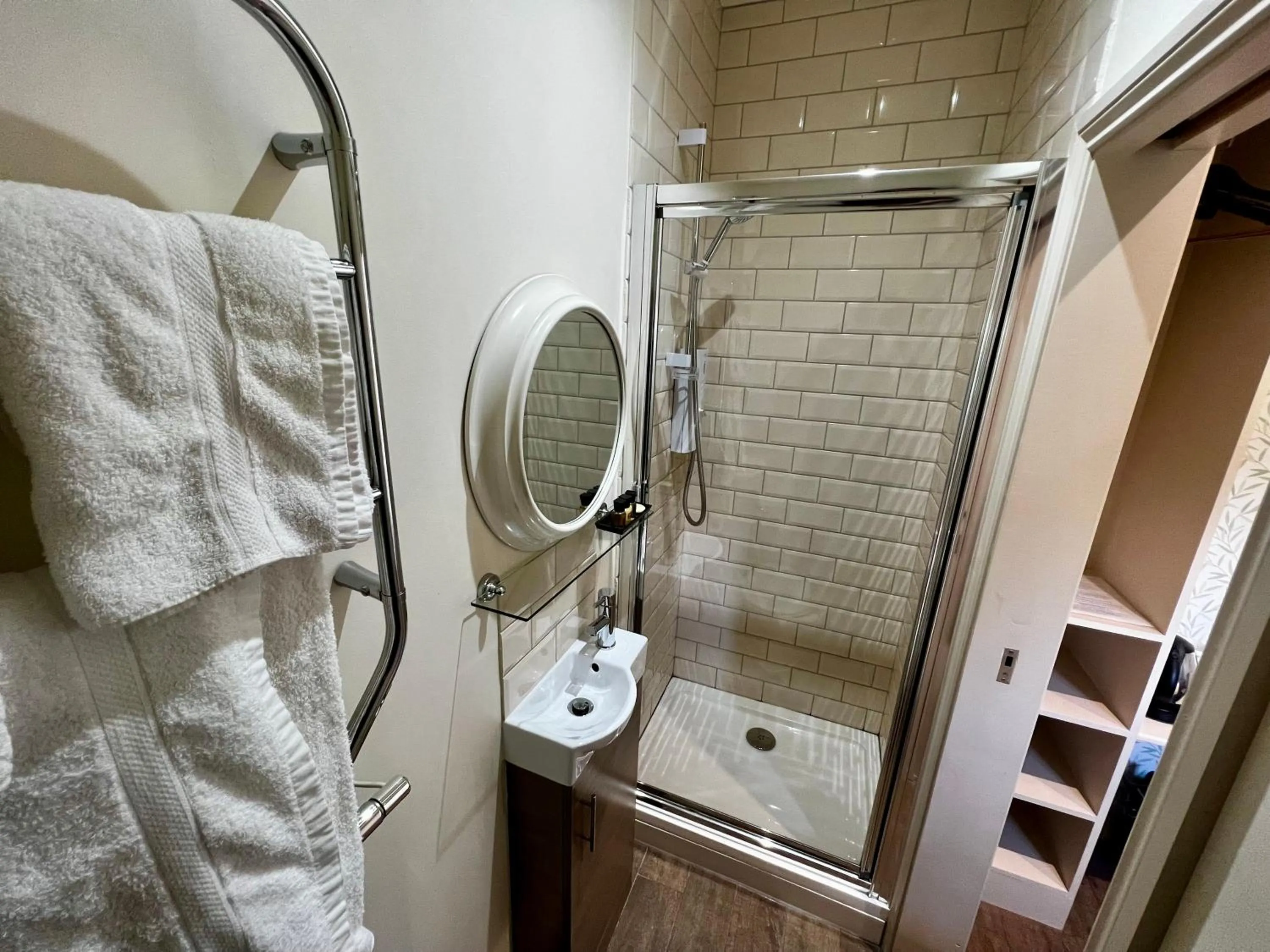 Shower in Notley Arms Inn Exmoor National Park