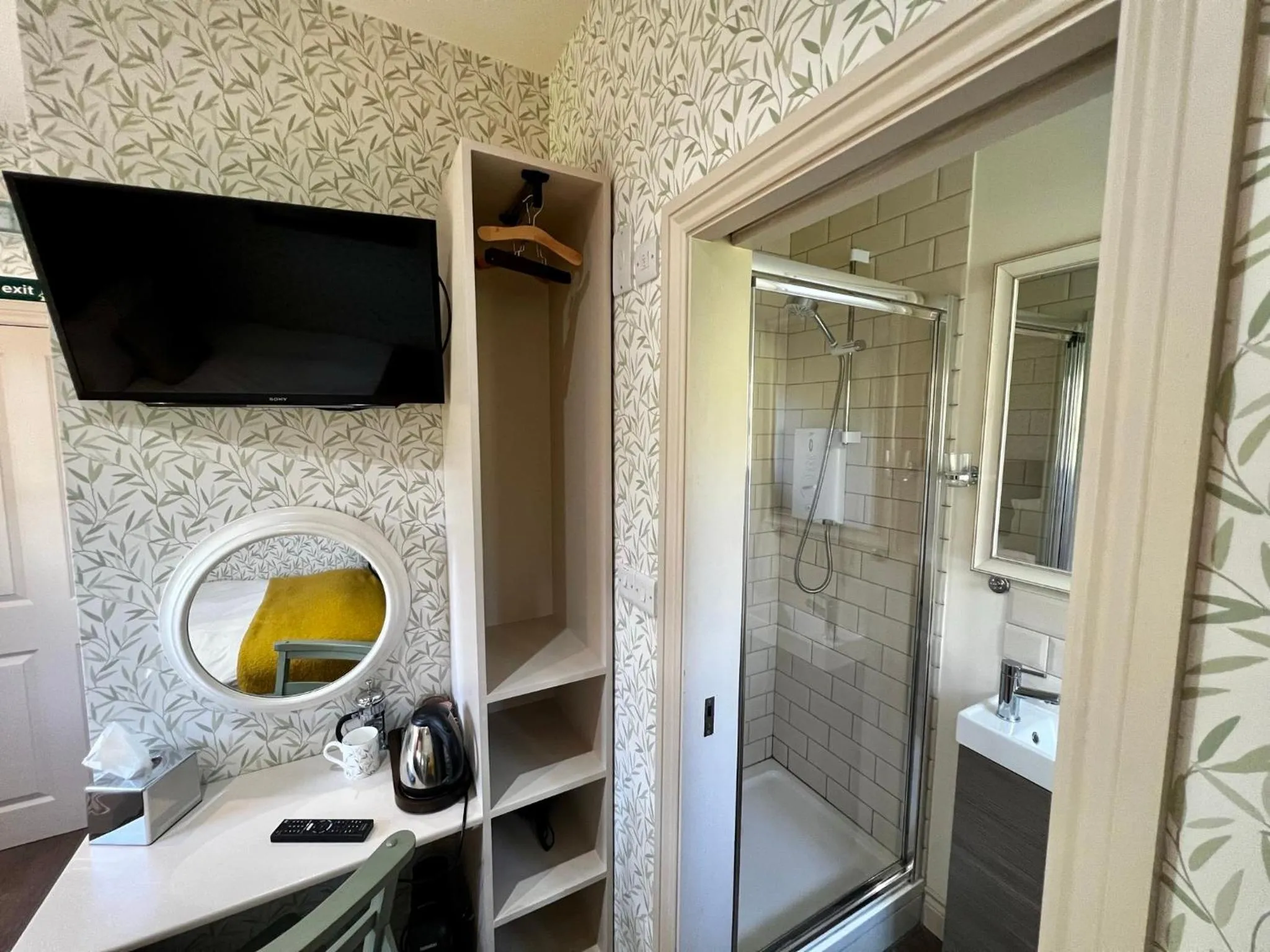 Shower in Notley Arms Inn Exmoor National Park