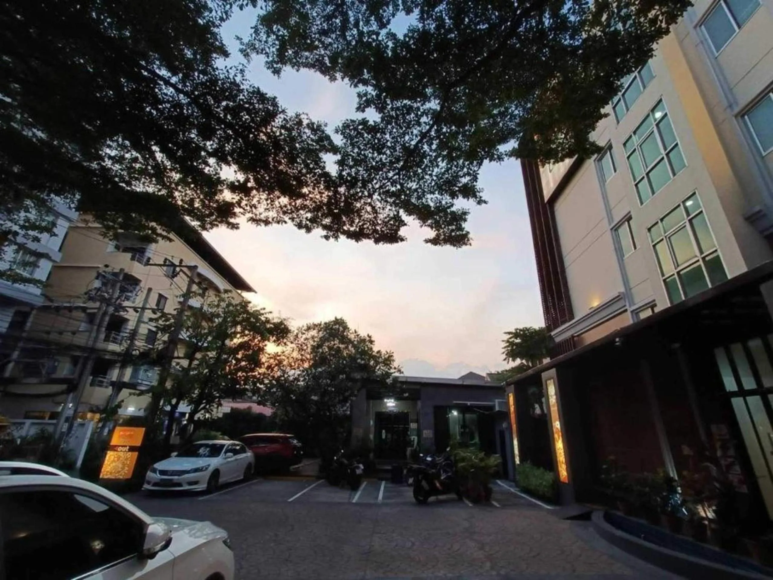 Facade/entrance in Collection O The Bangkok Cha Cha Suite