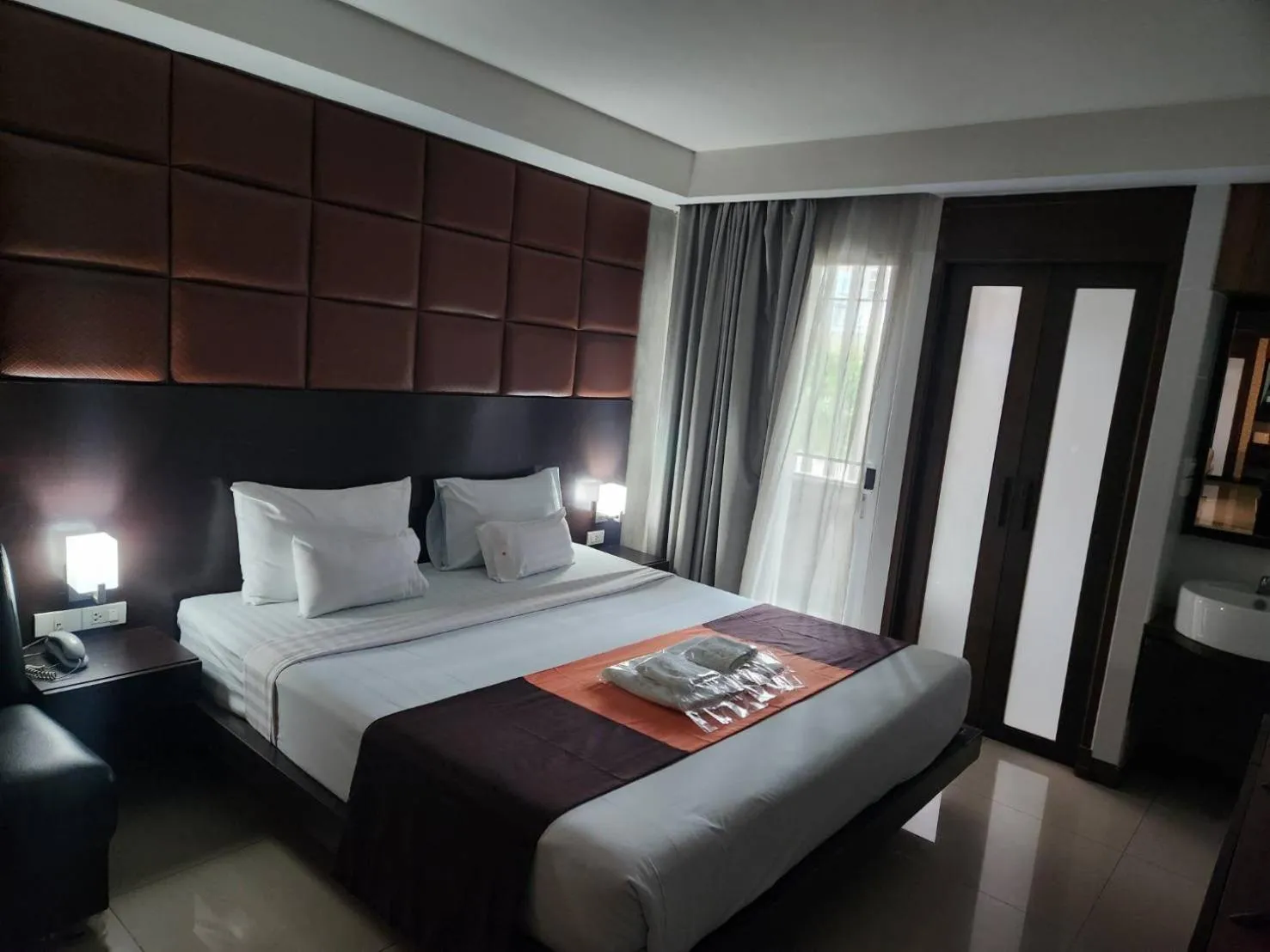 Photo of the whole room, Bed in Collection O The Bangkok Cha Cha Suite