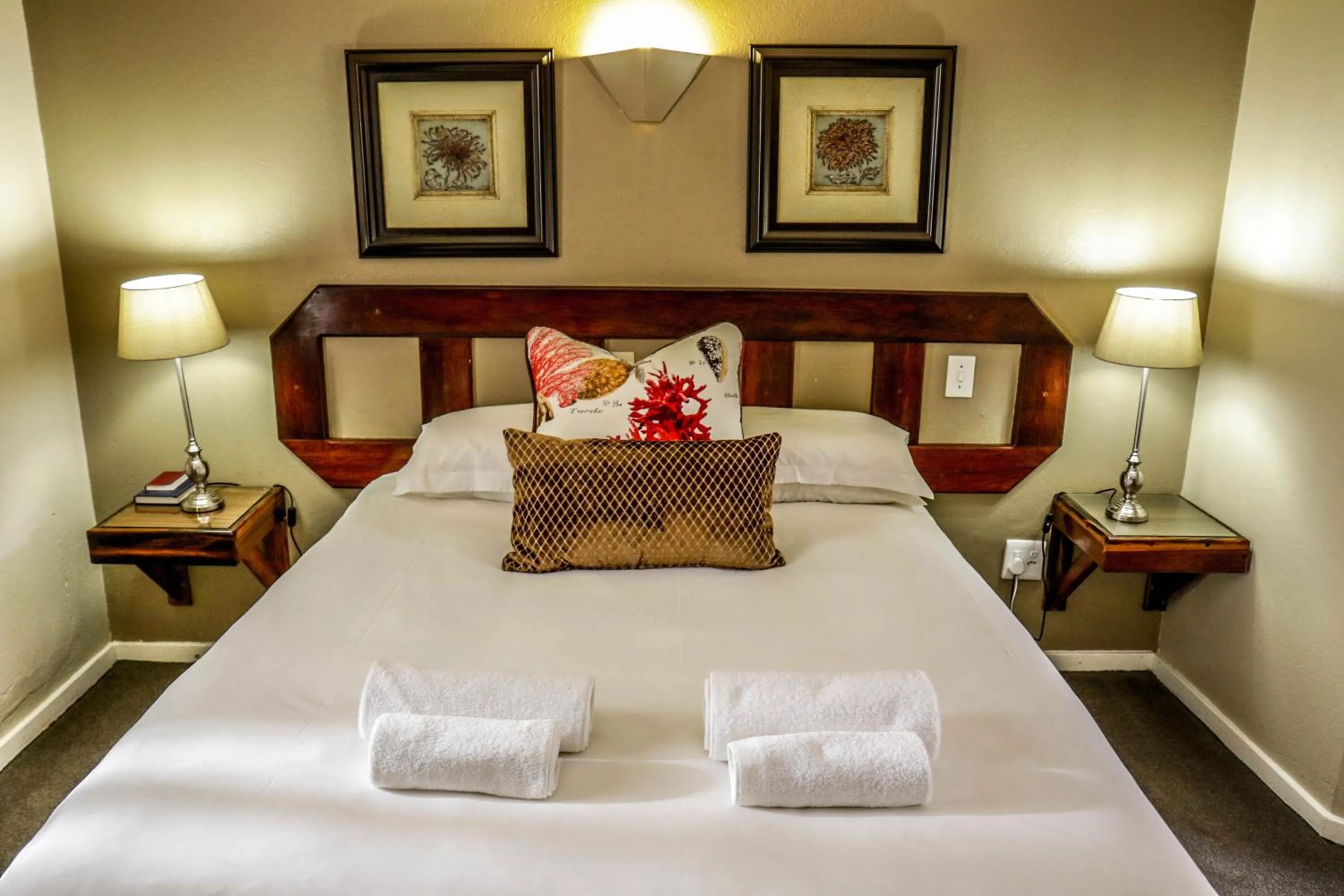 Bedroom, Bed in Oxford Lodge Vryheid