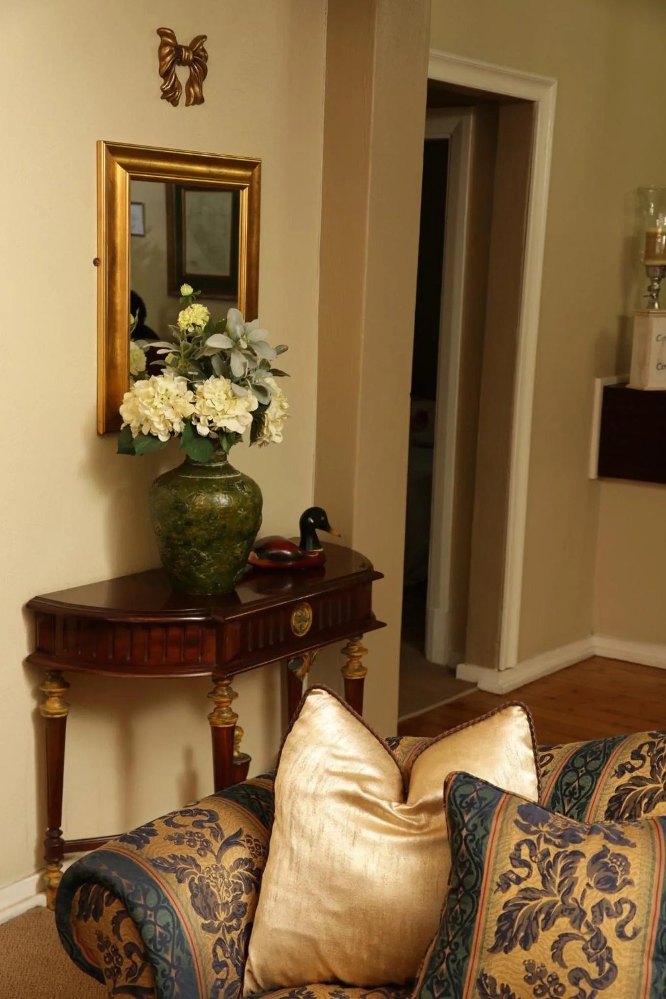 Communal lounge/ TV room in Oxford Lodge Vryheid