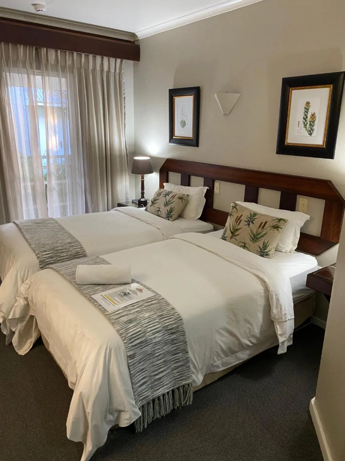 Photo of the whole room, Bed in Oxford Lodge Vryheid