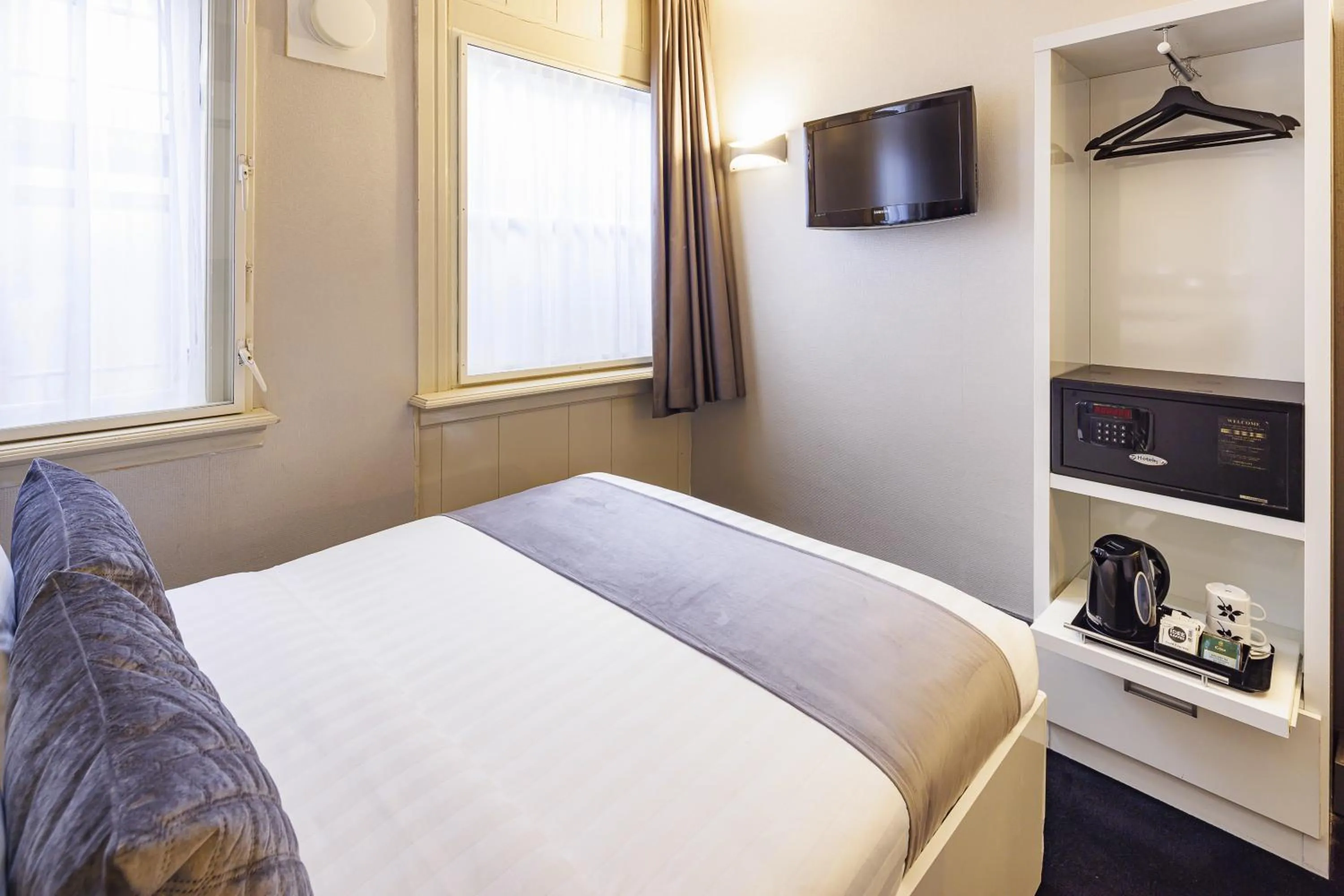 Photo of the whole room, Bed in Hotel CC