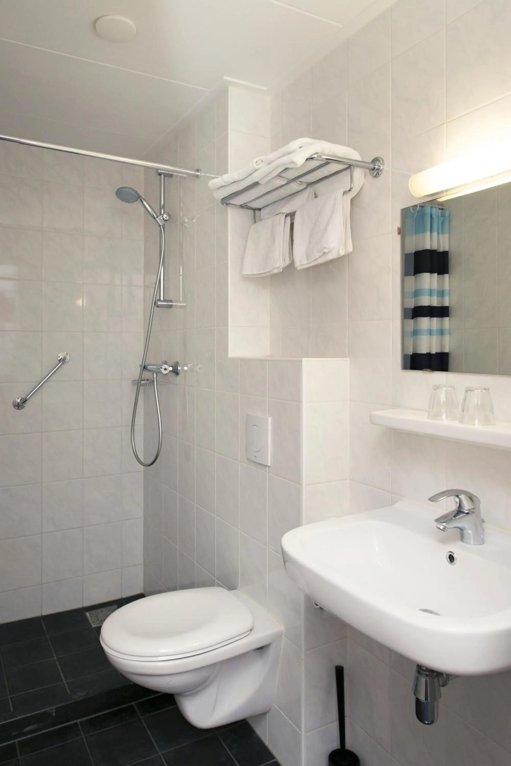 Shower in Hotel de Burg